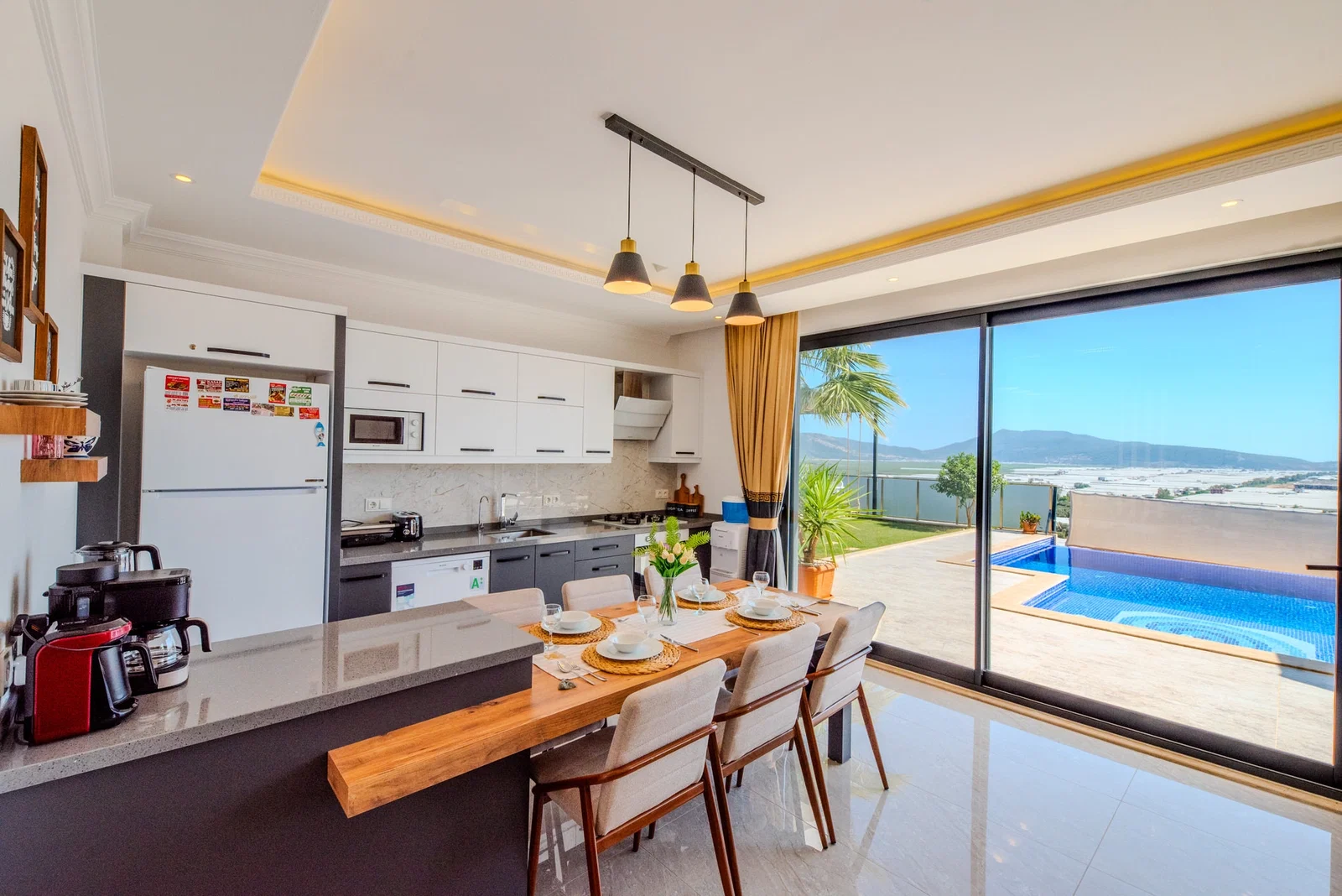 Çavdır’da Huzurlu, Korunaklı Havuzlu, Jakuzili, Lüks Villa