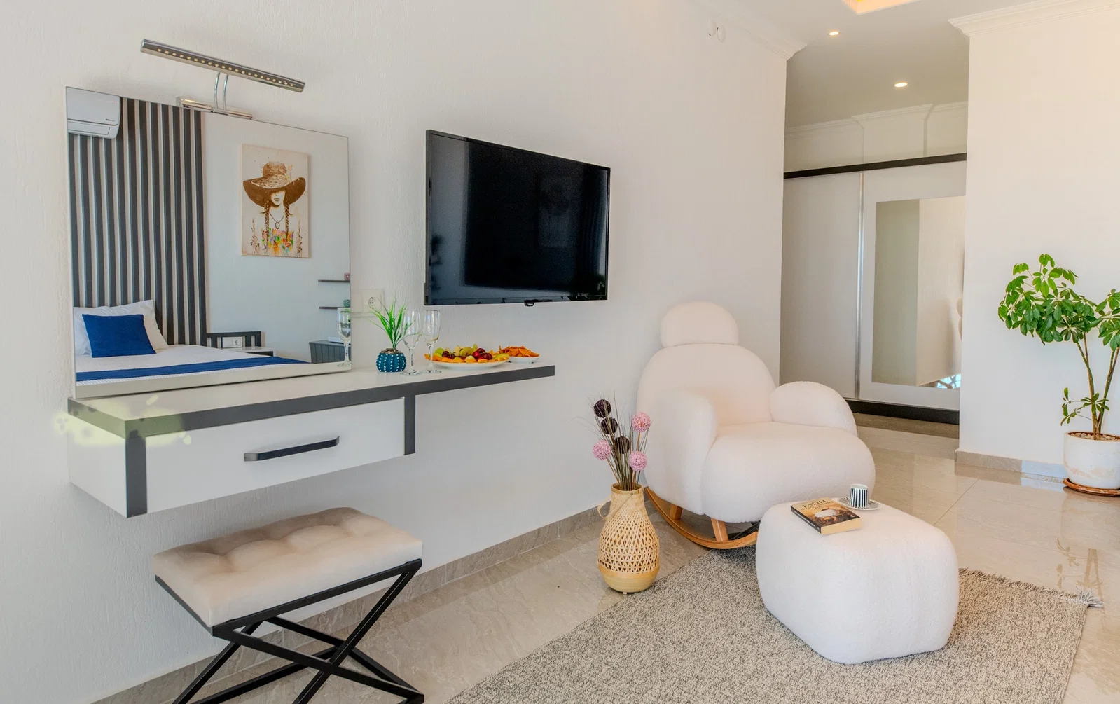Çavdır’da Huzurlu, Korunaklı Havuzlu, Jakuzili, Lüks Villa
