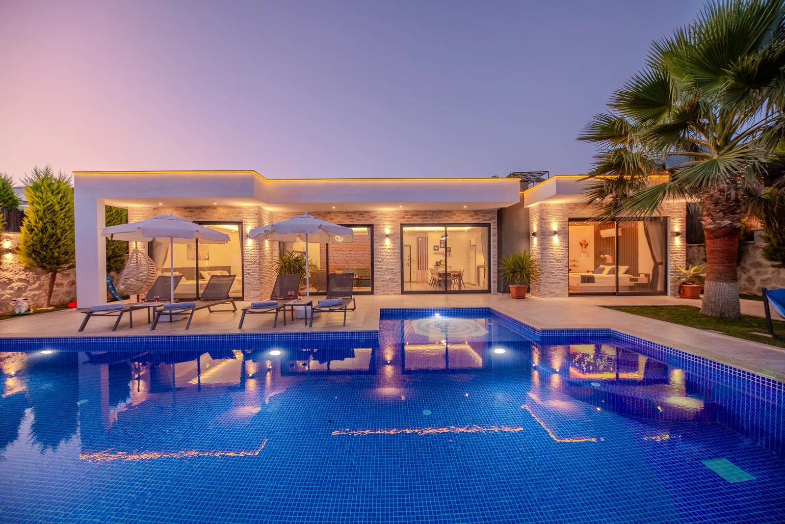 Çavdır’da Huzurlu, Korunaklı Havuzlu, Jakuzili, Lüks Villa