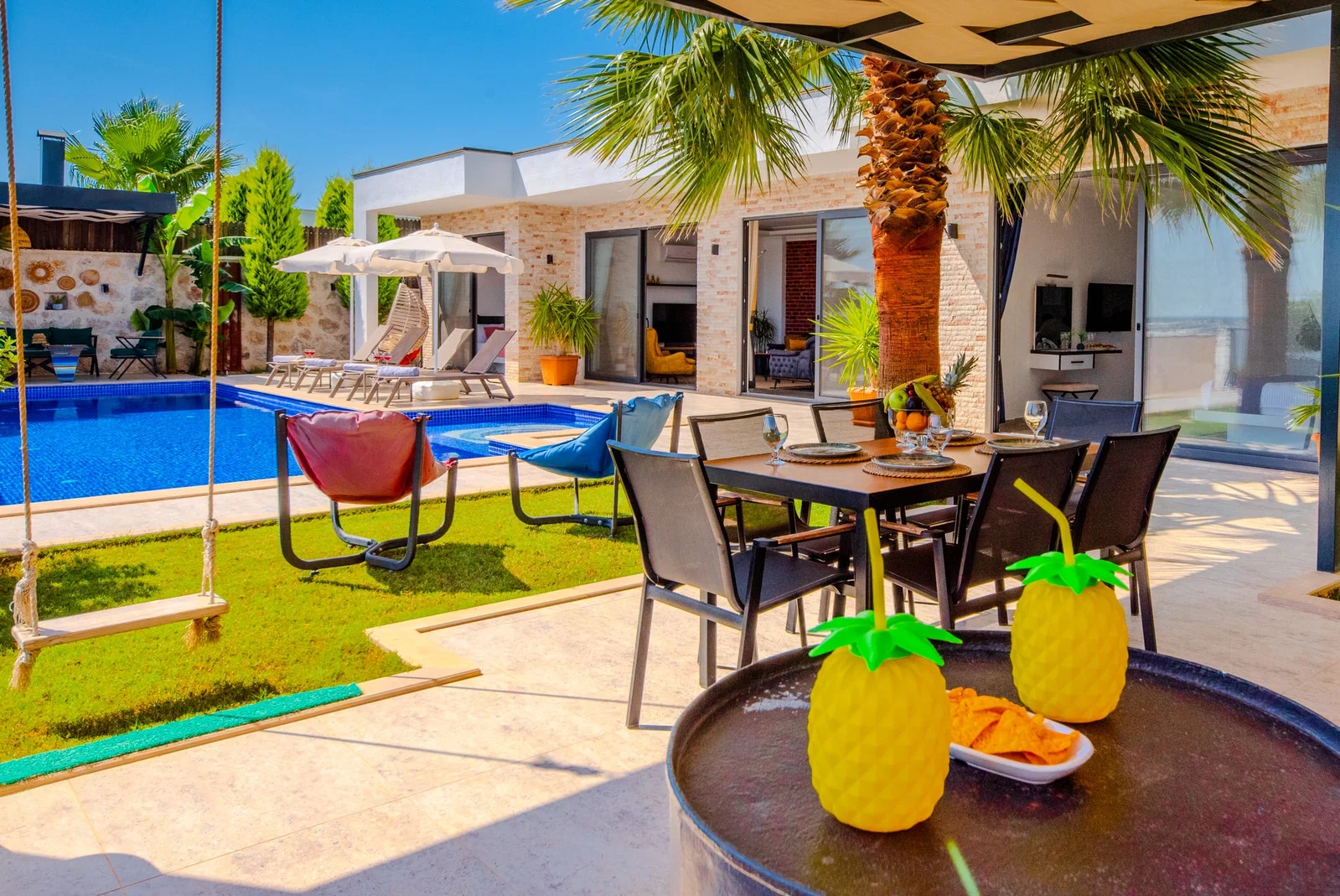 Çavdır’da Huzurlu, Korunaklı Havuzlu, Jakuzili, Lüks Villa