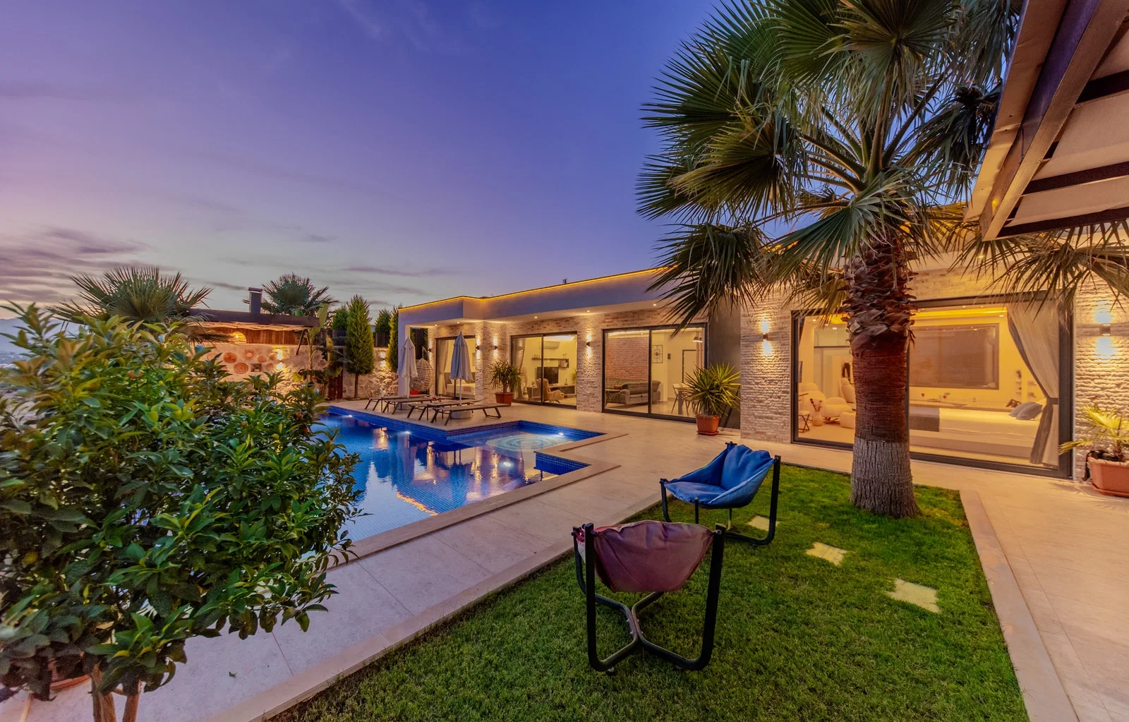 Çavdır’da Huzurlu, Korunaklı Havuzlu, Jakuzili, Lüks Villa