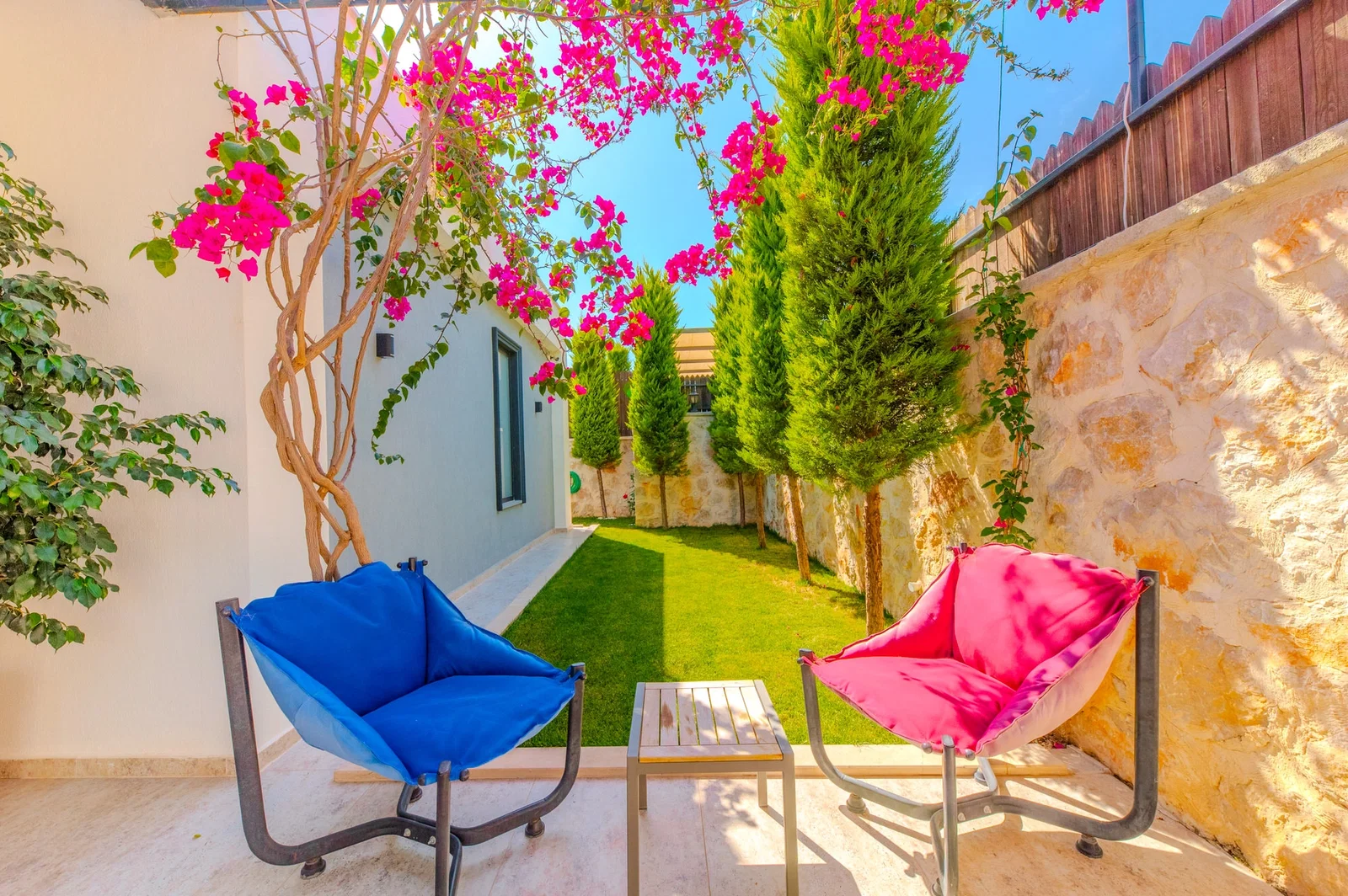 Çavdır’da Huzurlu, Korunaklı Havuzlu, Jakuzili, Lüks Villa