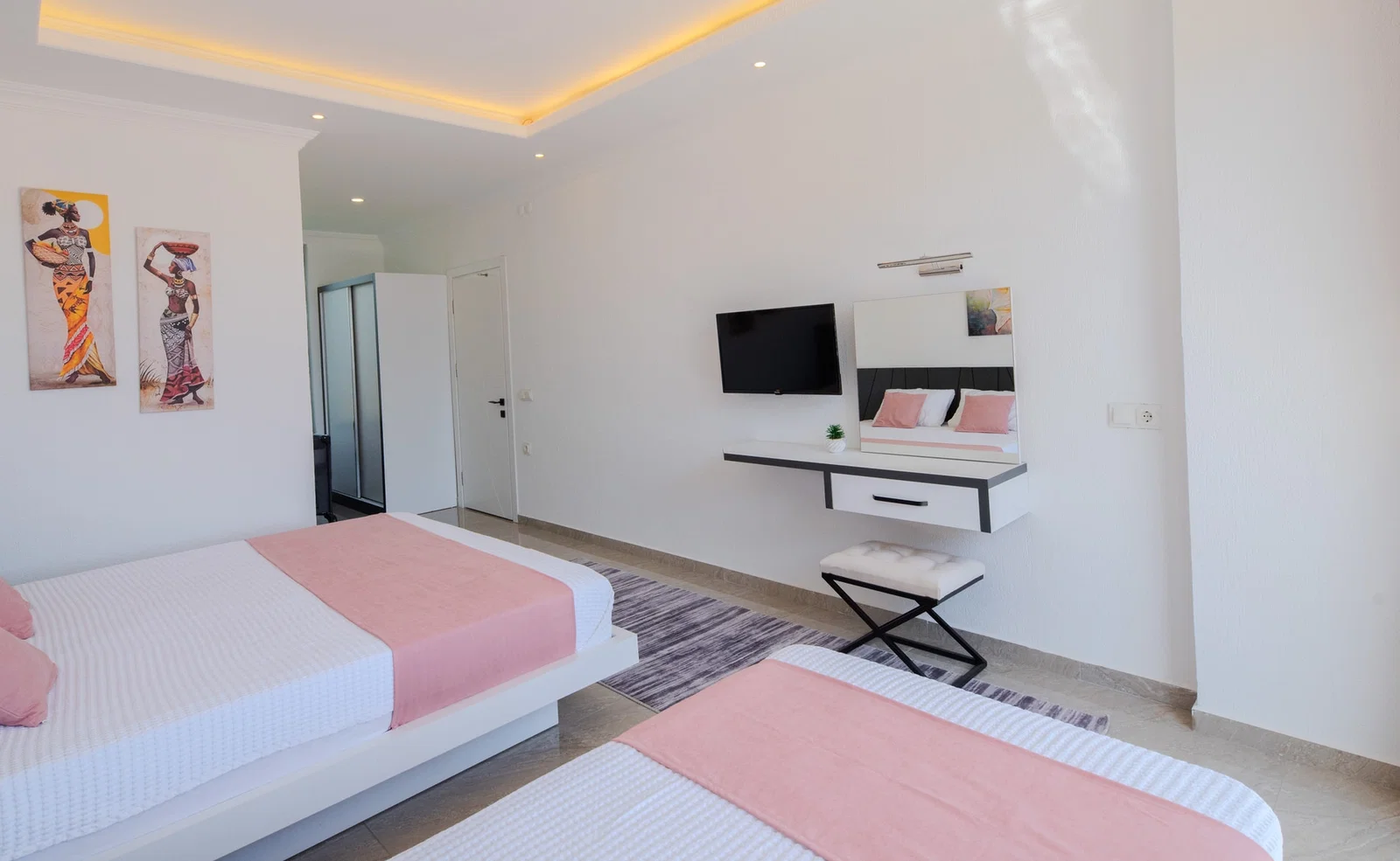 Çavdır’da Huzurlu, Korunaklı Havuzlu, Jakuzili, Lüks Villa