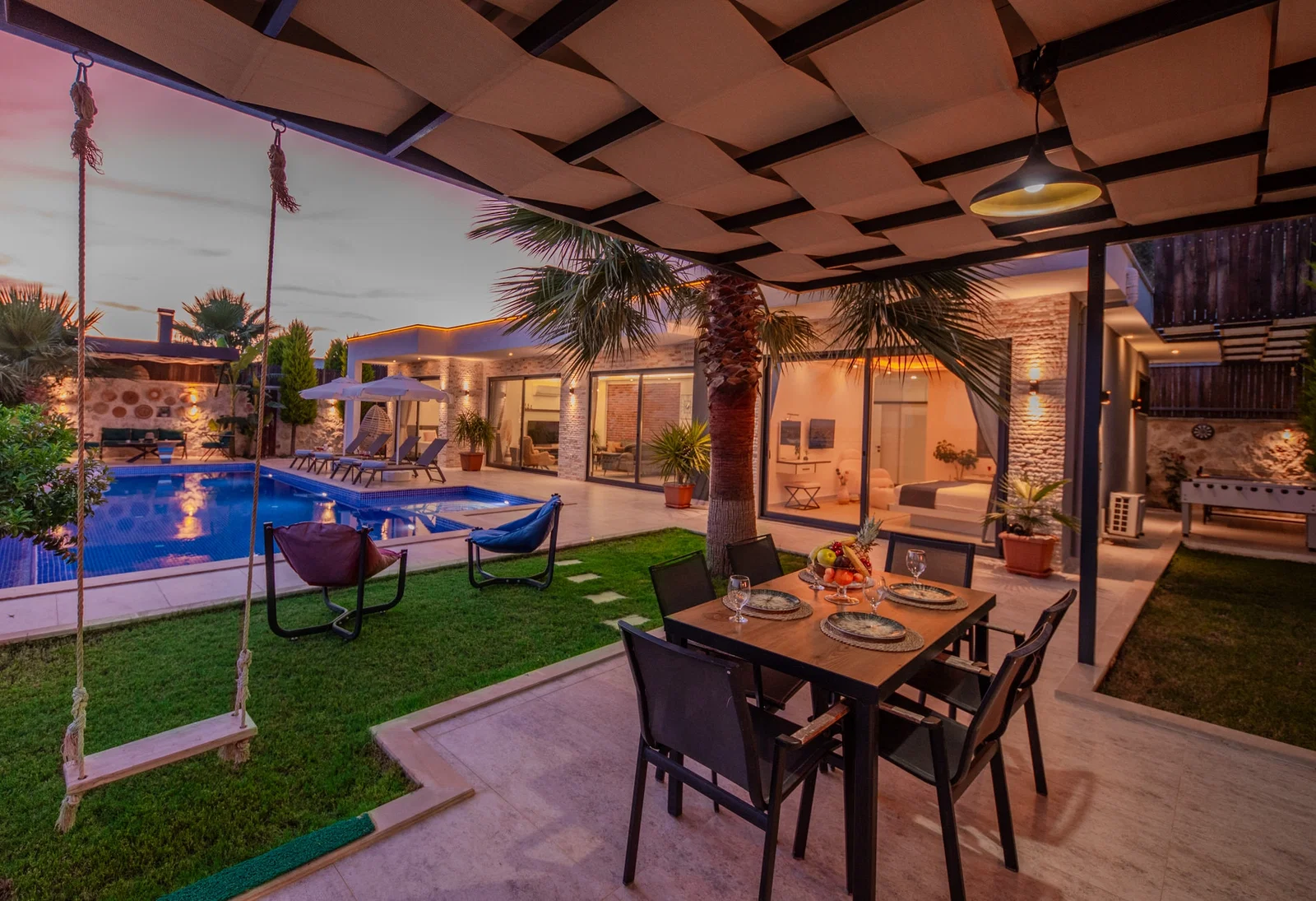 Çavdır’da Huzurlu, Korunaklı Havuzlu, Jakuzili, Lüks Villa