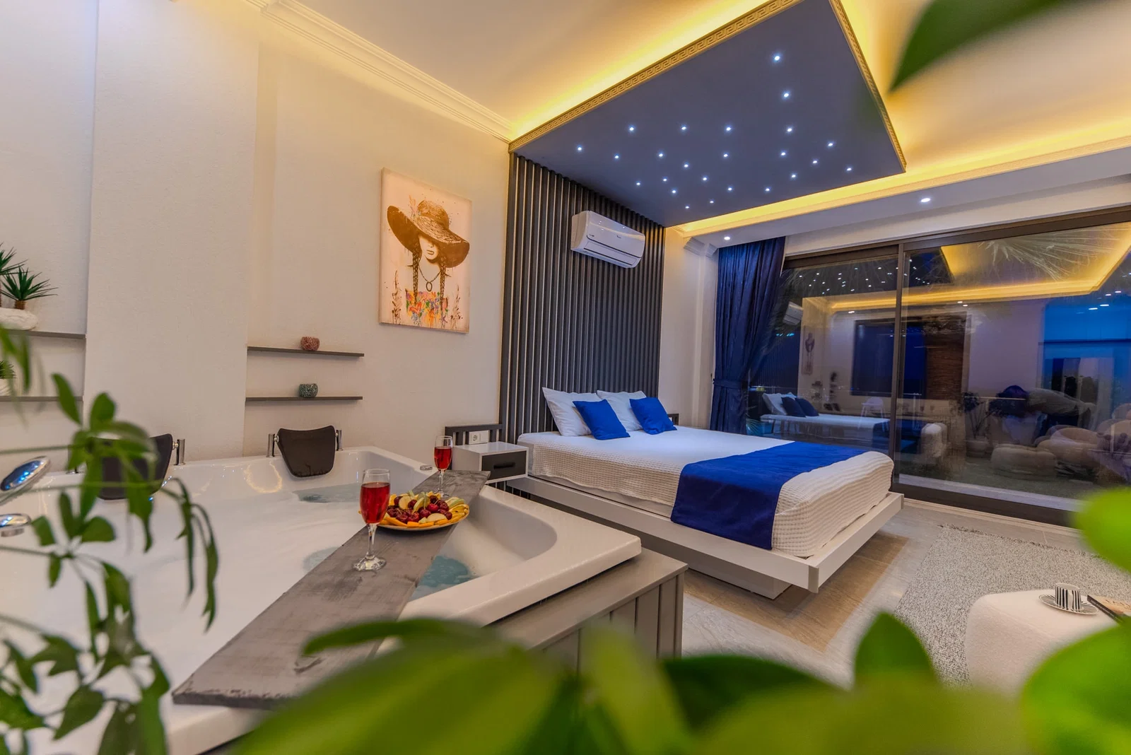 Çavdır’da Huzurlu, Korunaklı Havuzlu, Jakuzili, Lüks Villa