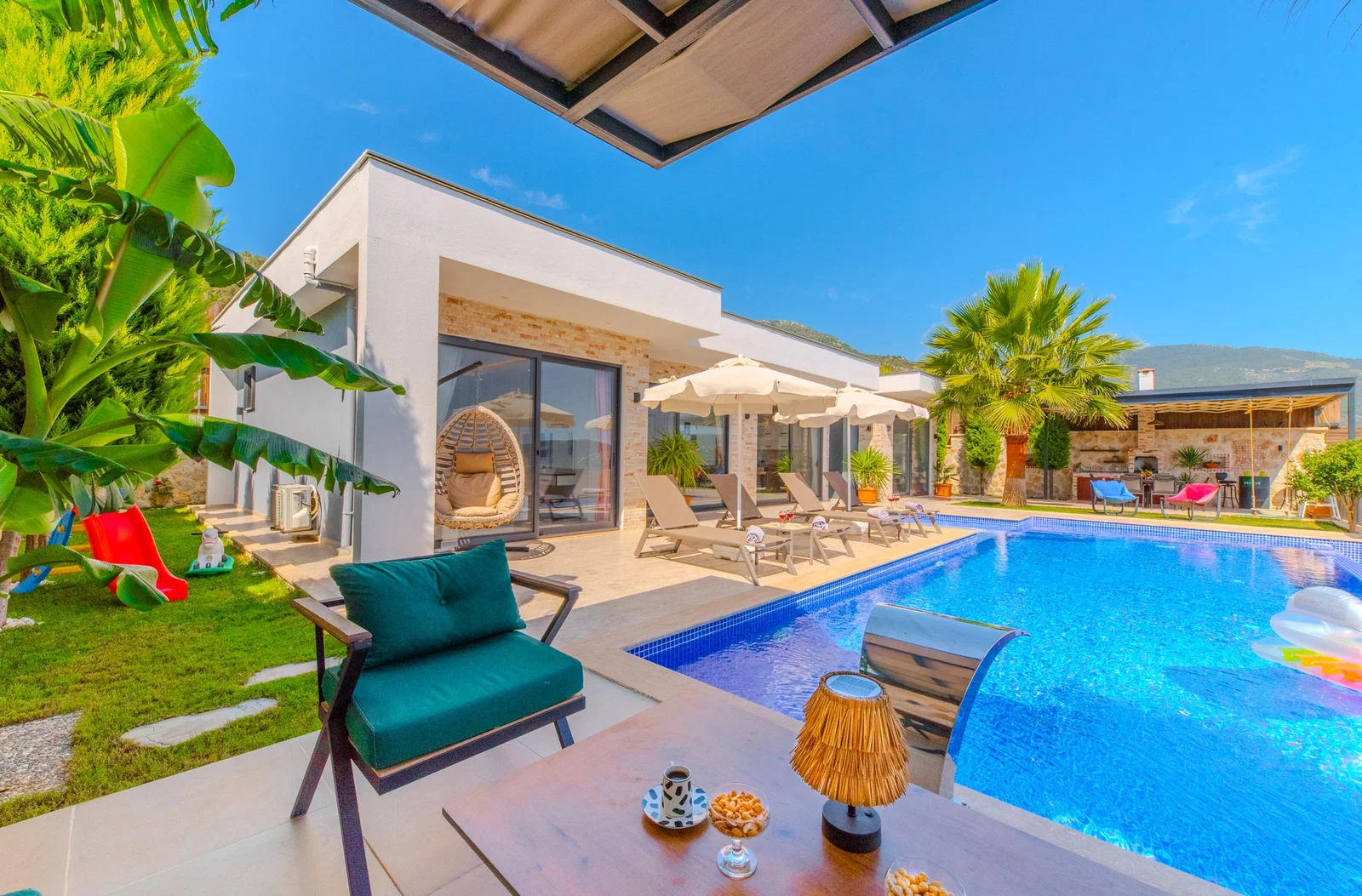 Çavdır’da Huzurlu, Korunaklı Havuzlu, Jakuzili, Lüks Villa