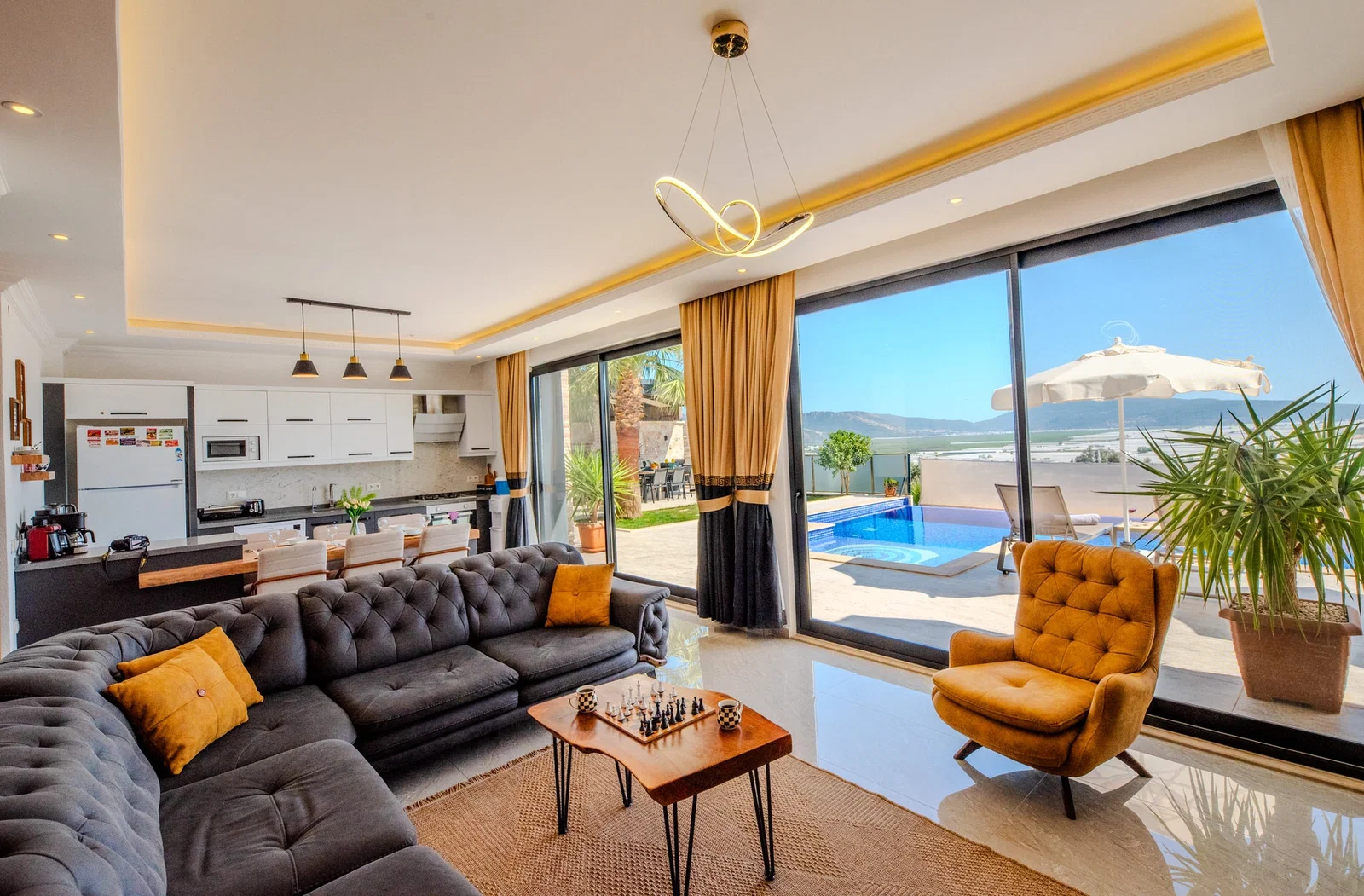 Çavdır’da Huzurlu, Korunaklı Havuzlu, Jakuzili, Lüks Villa