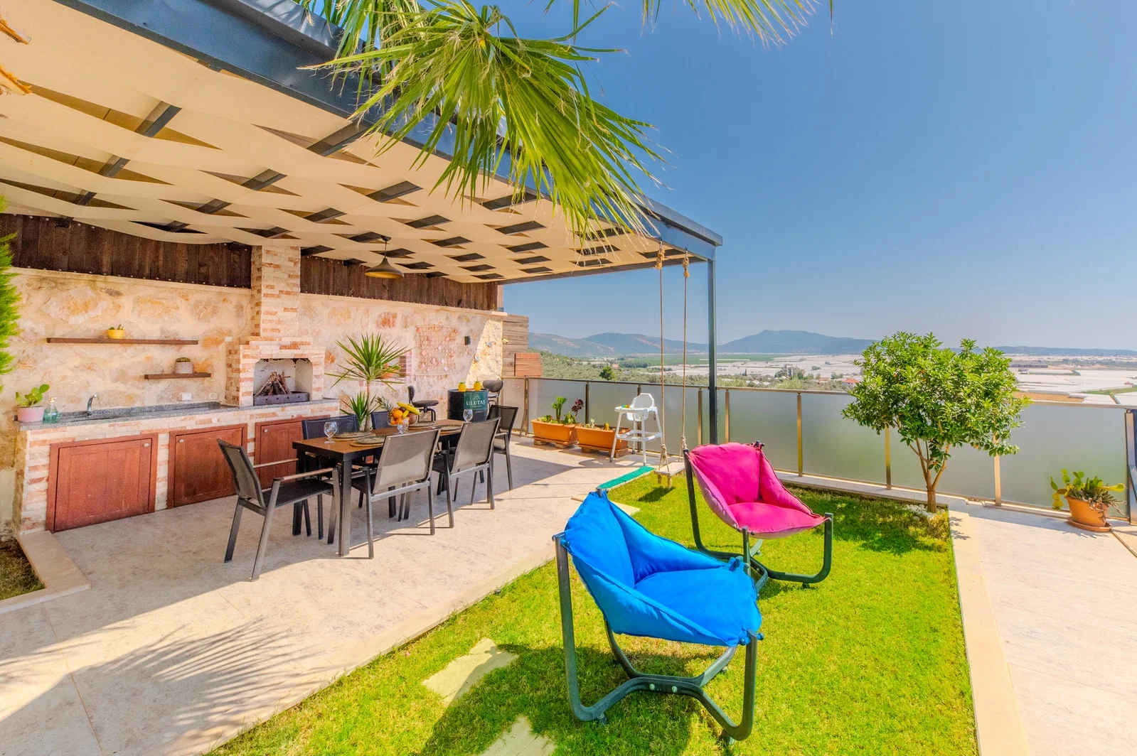 Çavdır’da Huzurlu, Korunaklı Havuzlu, Jakuzili, Lüks Villa