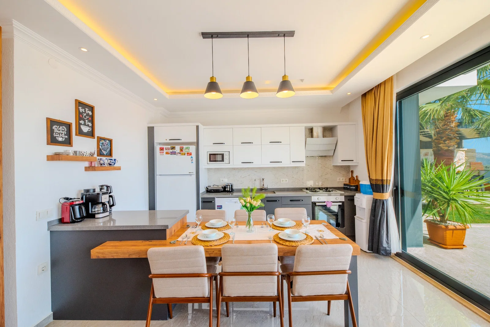 Çavdır’da Huzurlu, Korunaklı Havuzlu, Jakuzili, Lüks Villa