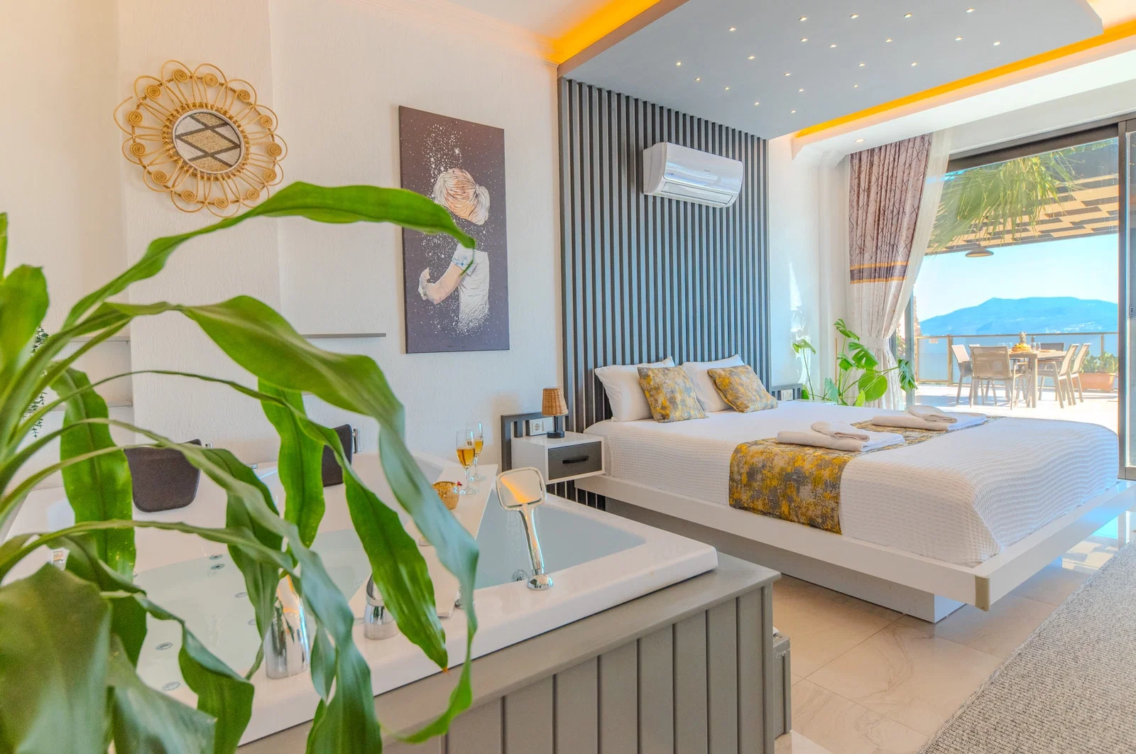 Çavdır’da Huzurlu, Korunaklı Havuzlu, 5 Kişilik, Lüks Villa