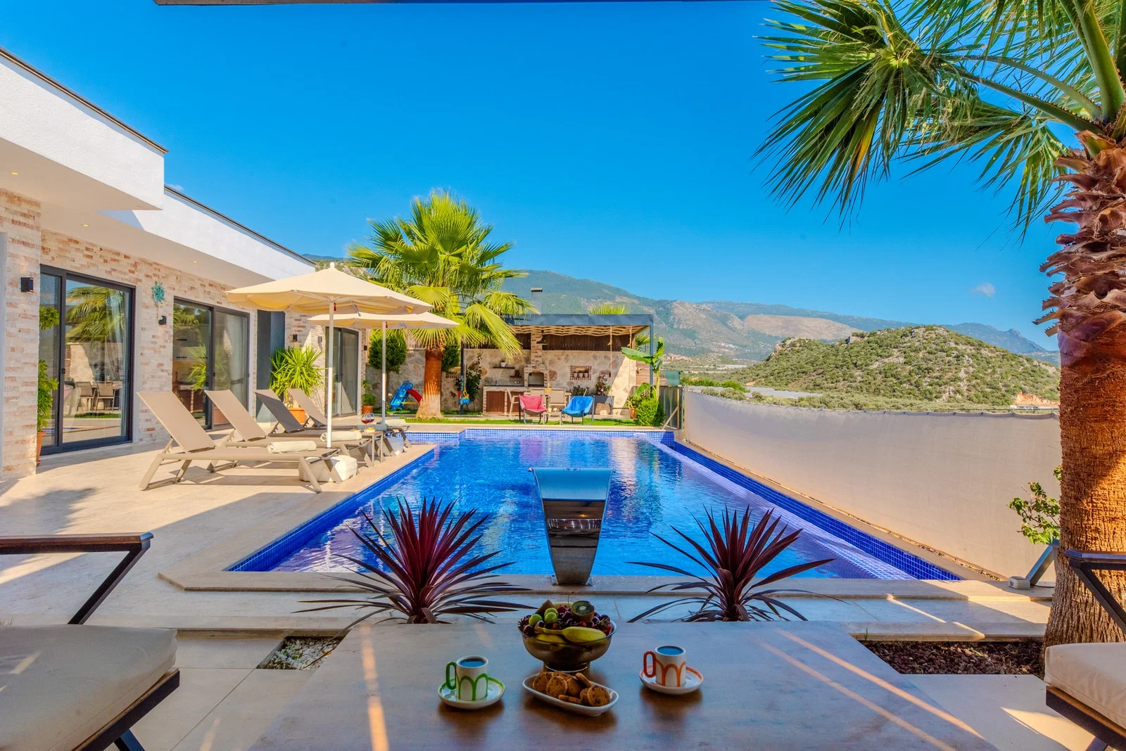 Çavdır’da Huzurlu, Korunaklı Havuzlu, 5 Kişilik, Lüks Villa