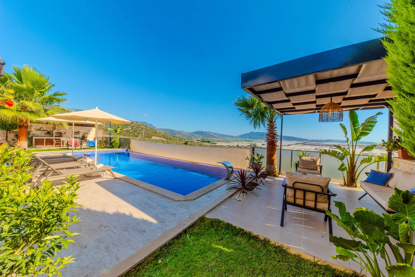 Çavdır’da Huzurlu, Korunaklı Havuzlu, 5 Kişilik, Lüks Villa