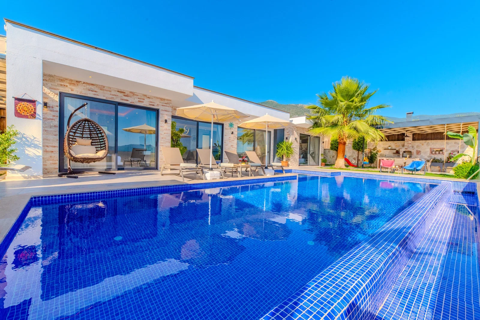 Çavdır’da Huzurlu, Korunaklı Havuzlu, 5 Kişilik, Lüks Villa