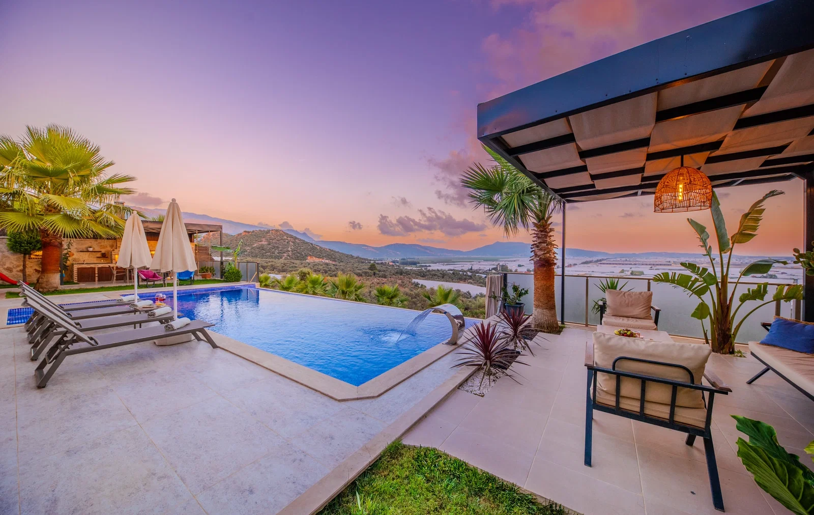 Çavdır’da Huzurlu, Korunaklı Havuzlu, 5 Kişilik, Lüks Villa