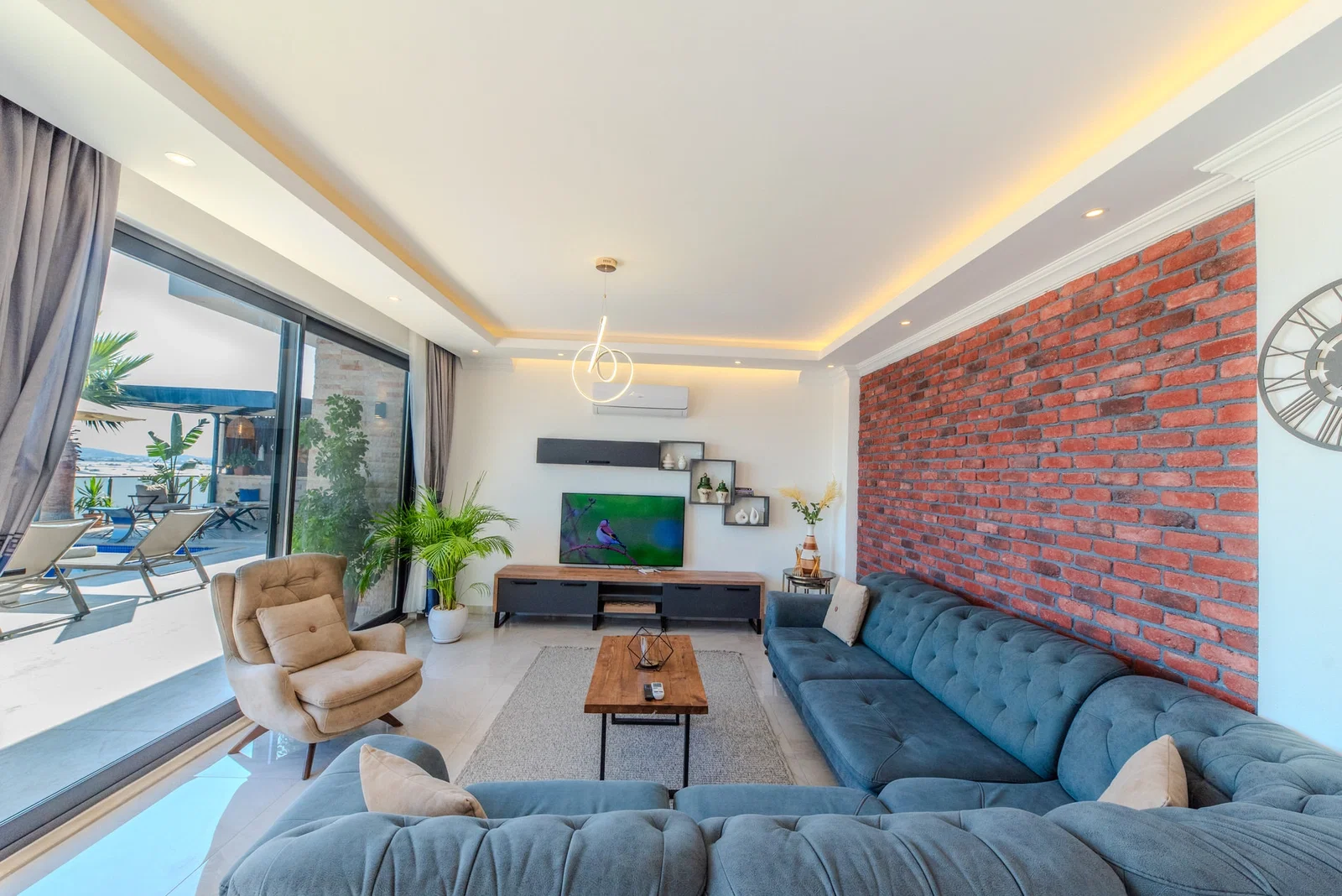 Çavdır’da Huzurlu, Korunaklı Havuzlu, 5 Kişilik, Lüks Villa