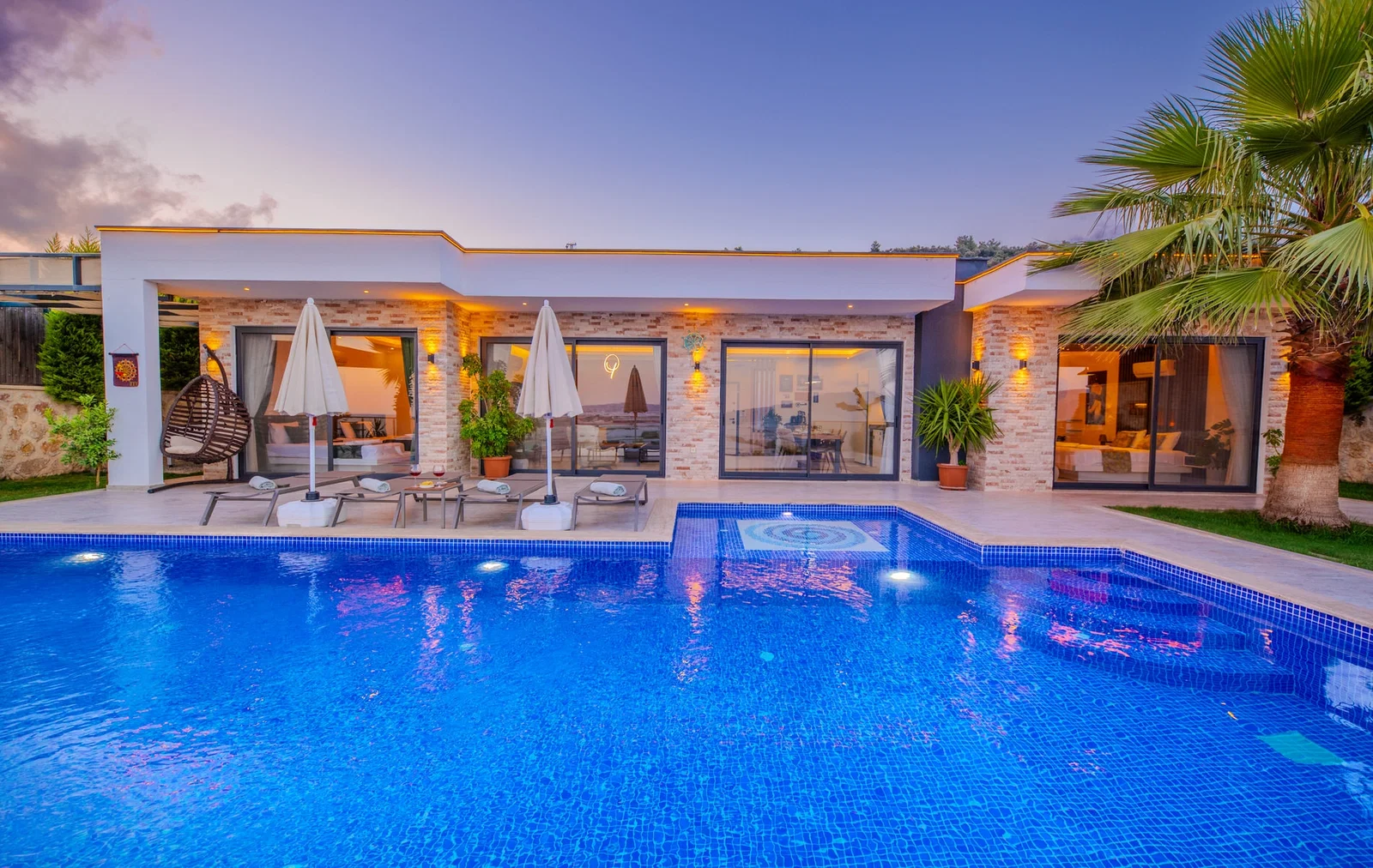 Çavdır’da Huzurlu, Korunaklı Havuzlu, 5 Kişilik, Lüks Villa