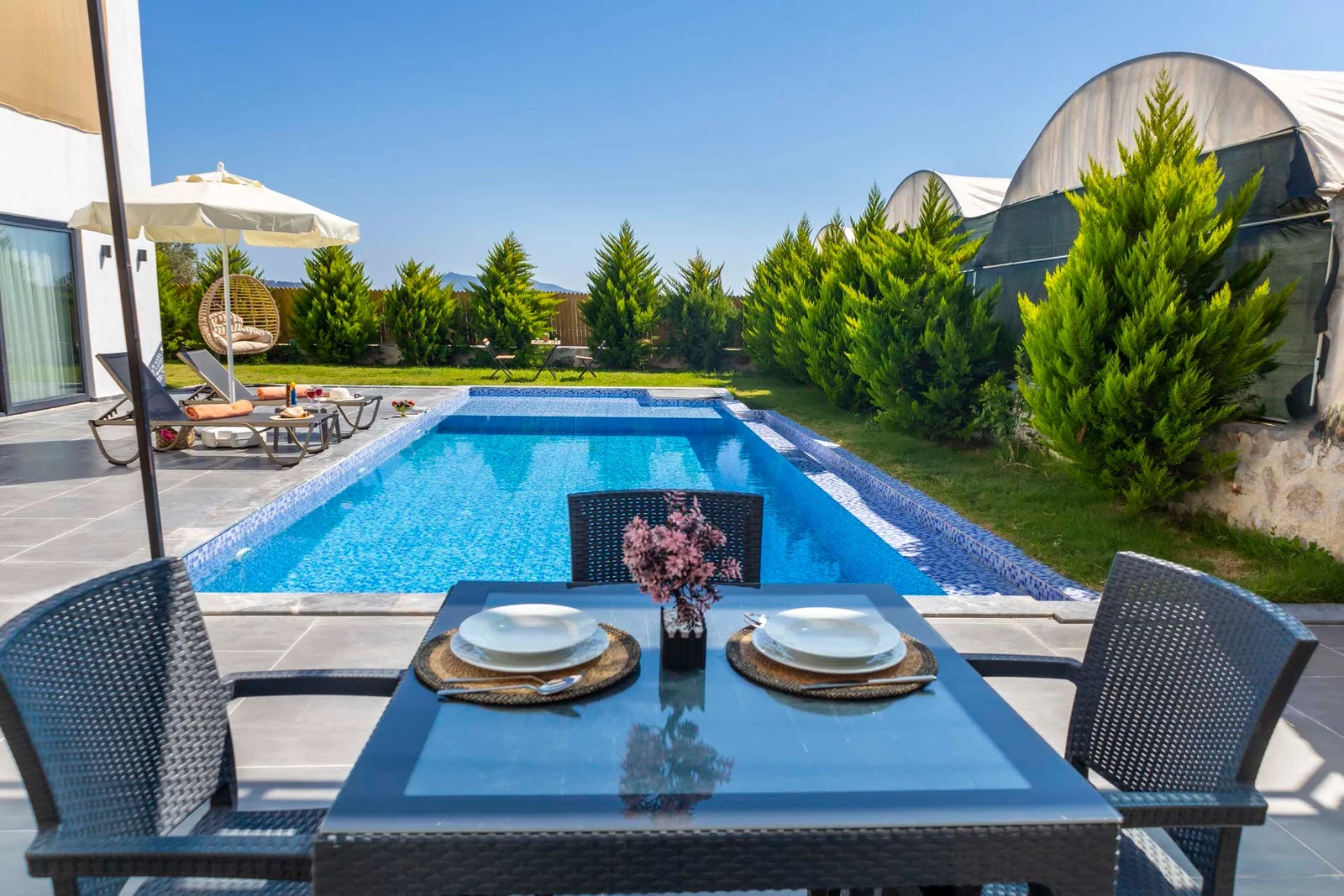 Çayköy’de Balayı Çiftlerine Uygun, Korunaklı Havuzlu, 2 Kişilik, Kiralık Villa