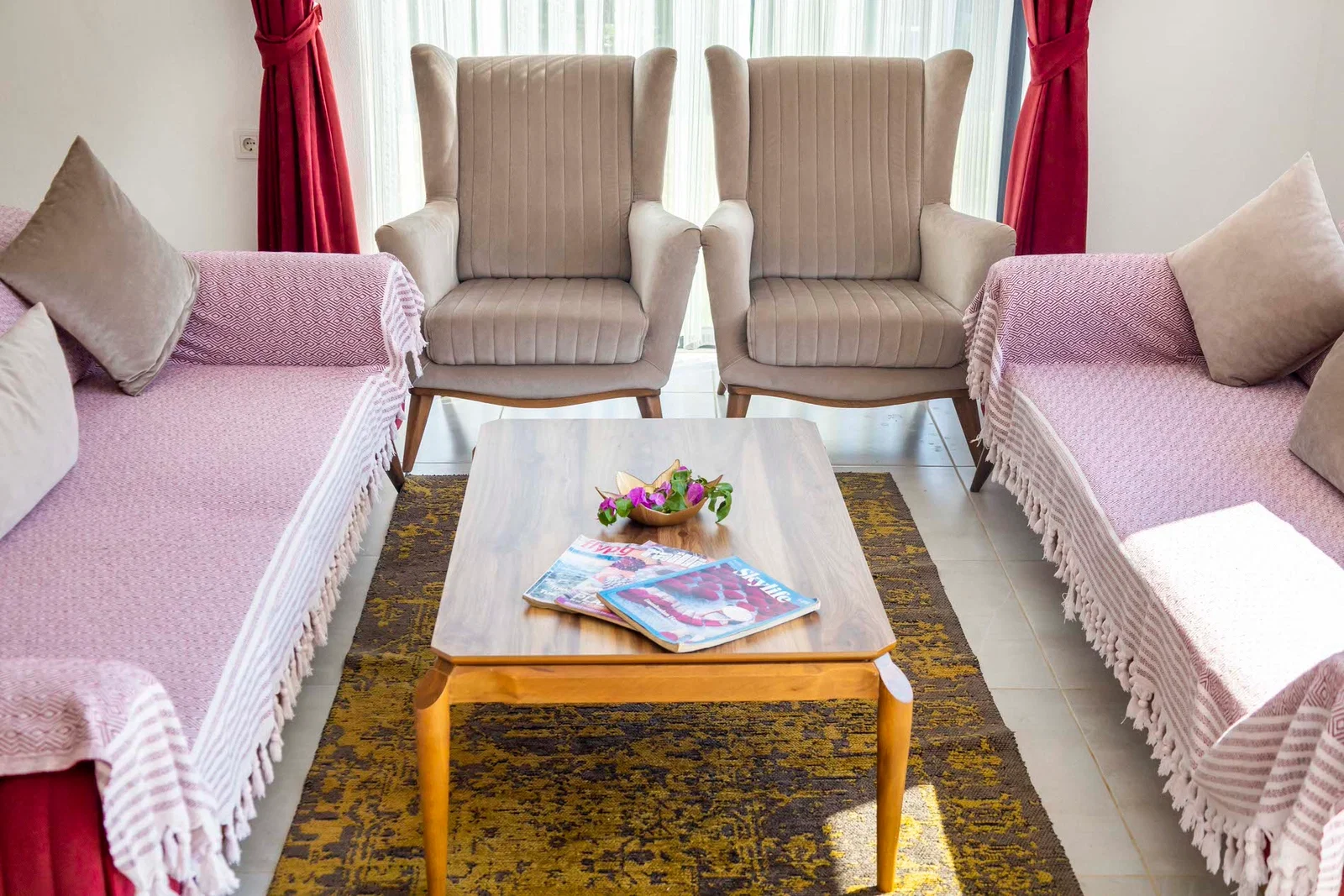Çayköy’de Balayı Çiftlerine Uygun, Korunaklı Havuzlu, 2 Kişilik, Kiralık Villa