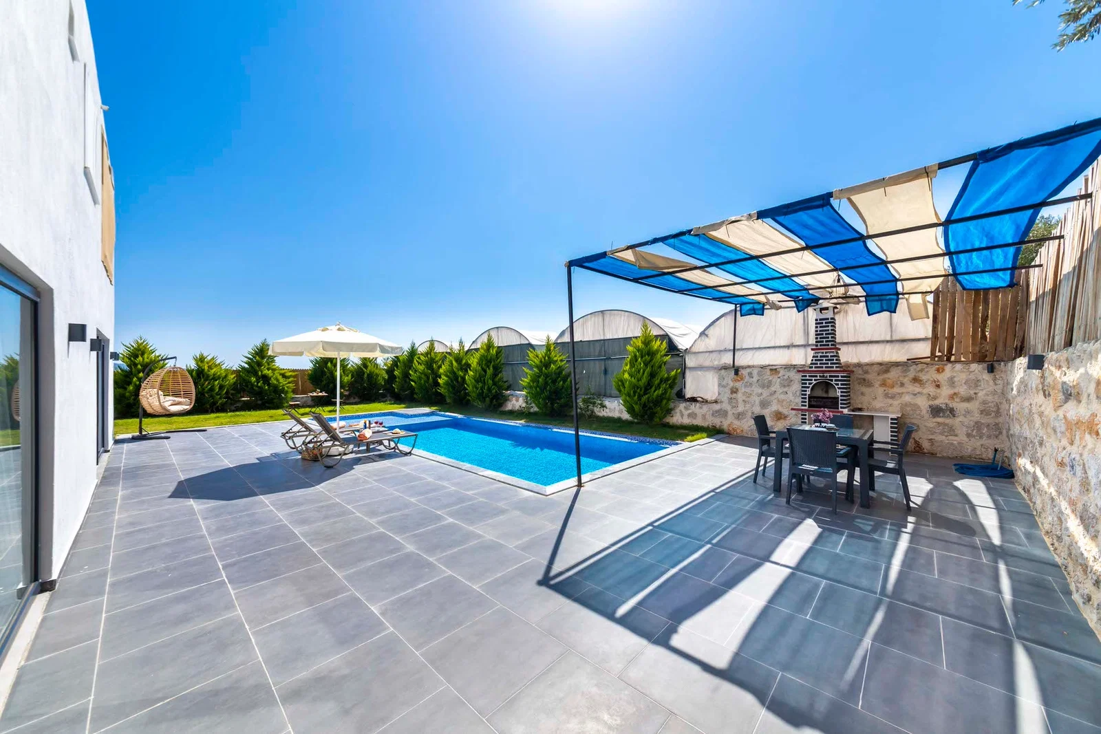 Çayköy’de Balayı Çiftlerine Uygun, Korunaklı Havuzlu, 2 Kişilik, Kiralık Villa