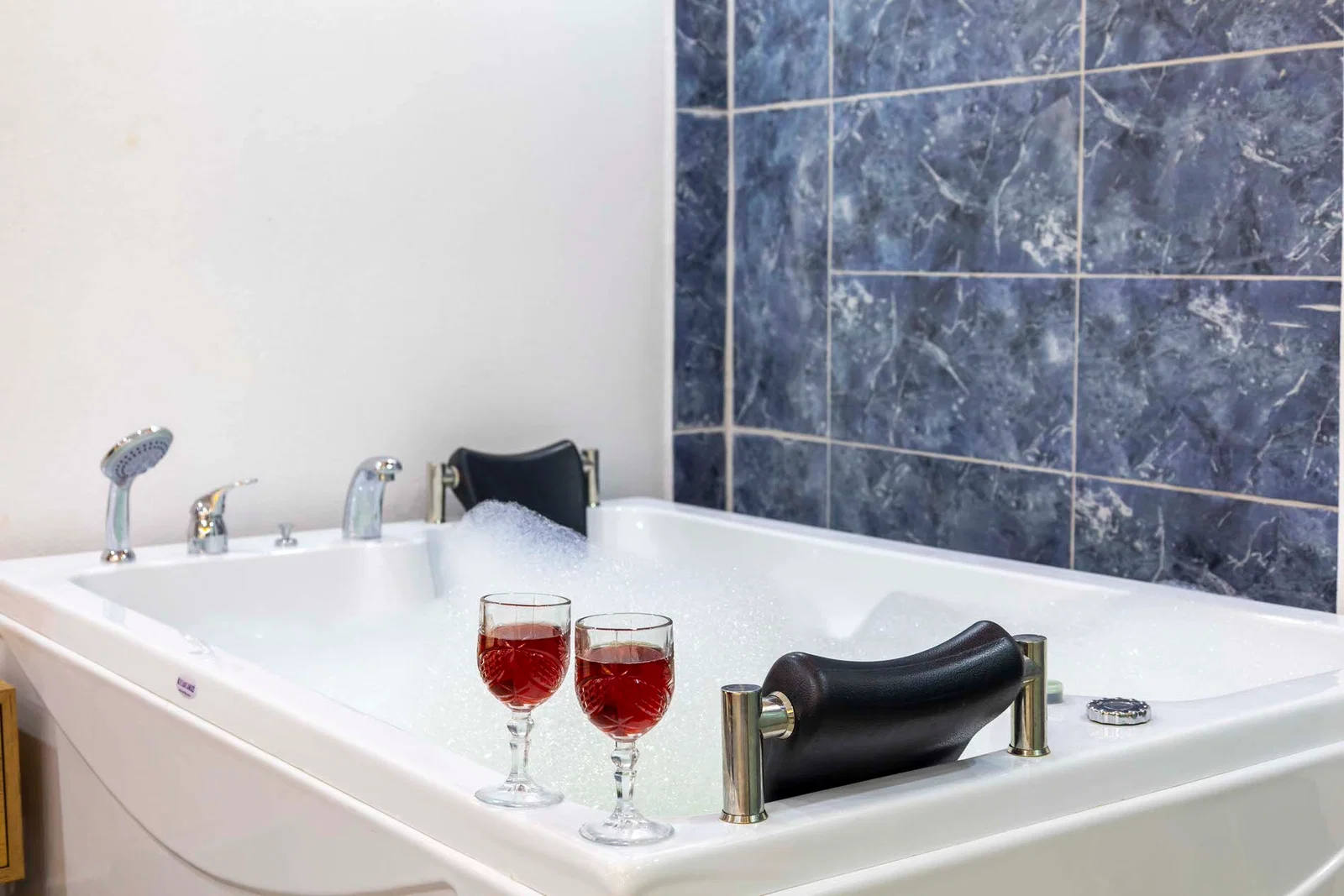 Çayköy’de Balayı Çiftlerine Uygun, Korunaklı Havuzlu, 2 Kişilik, Kiralık Villa