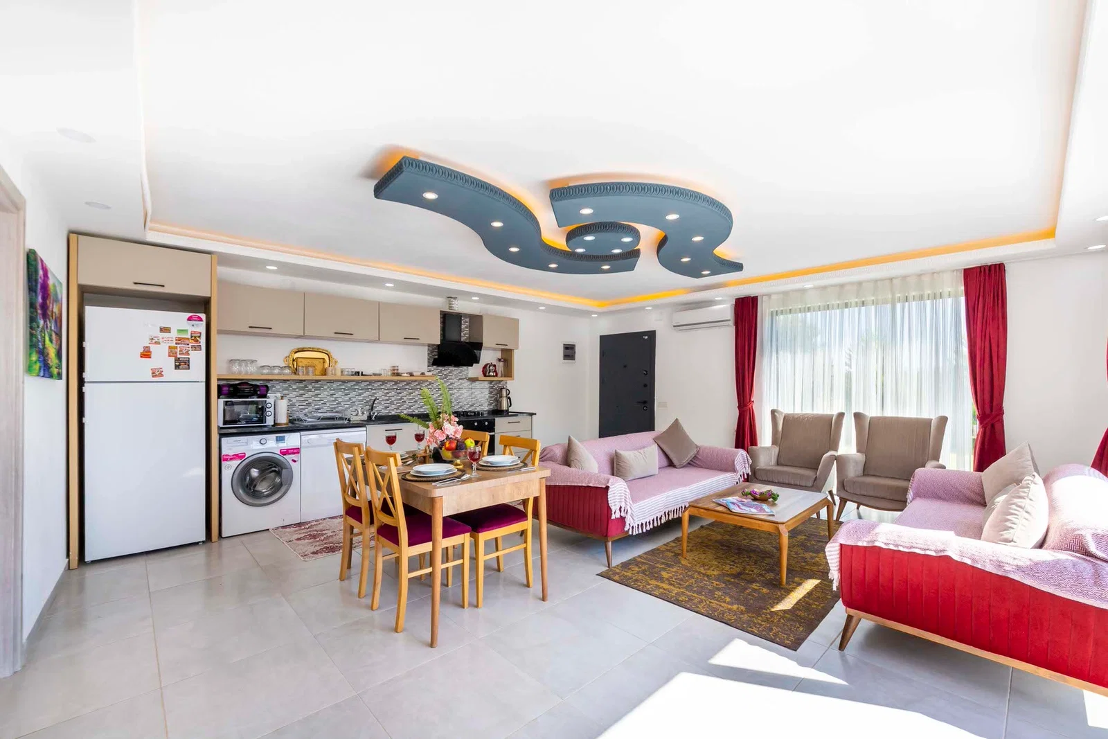 Çayköy’de Balayı Çiftlerine Uygun, Korunaklı Havuzlu, 2 Kişilik, Kiralık Villa