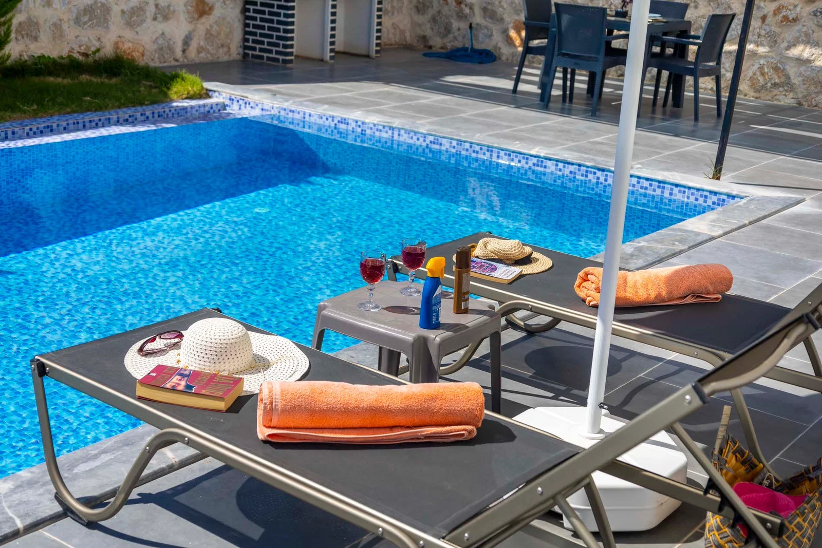 Çayköy’de Balayı Çiftlerine Uygun, Korunaklı Havuzlu, 2 Kişilik, Kiralık Villa