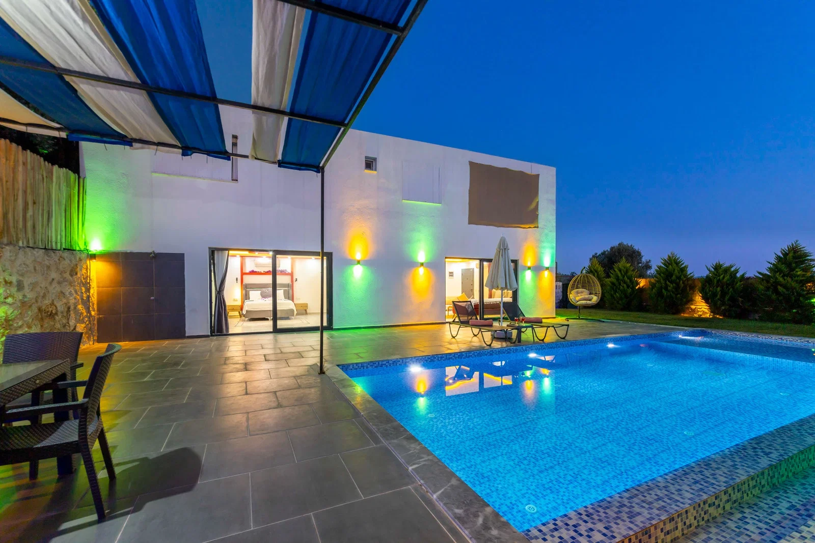 Çayköy’de Balayı Çiftlerine Uygun, Korunaklı Havuzlu, 2 Kişilik, Kiralık Villa