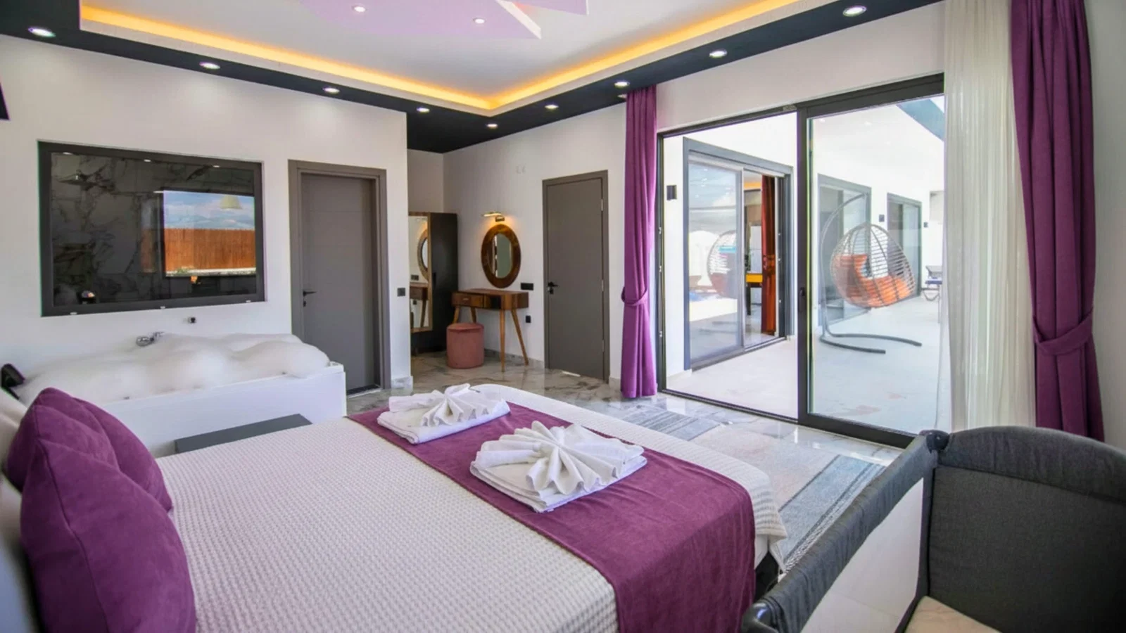 Patara’da Balayı Çiftlerine Uygun, Korunaklı Havuzlu, 5 Kişilik, Kiralık Villa