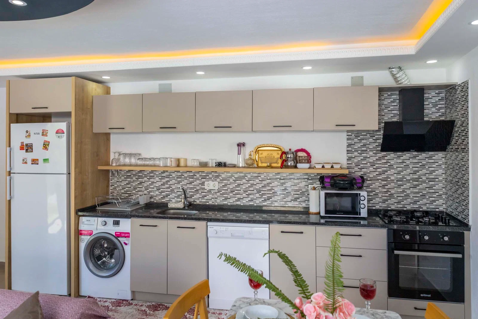Çayköy’de Balayı Çiftlerine Uygun, Korunaklı Havuzlu, 1 Yatak Odalı, Kiralık Villa