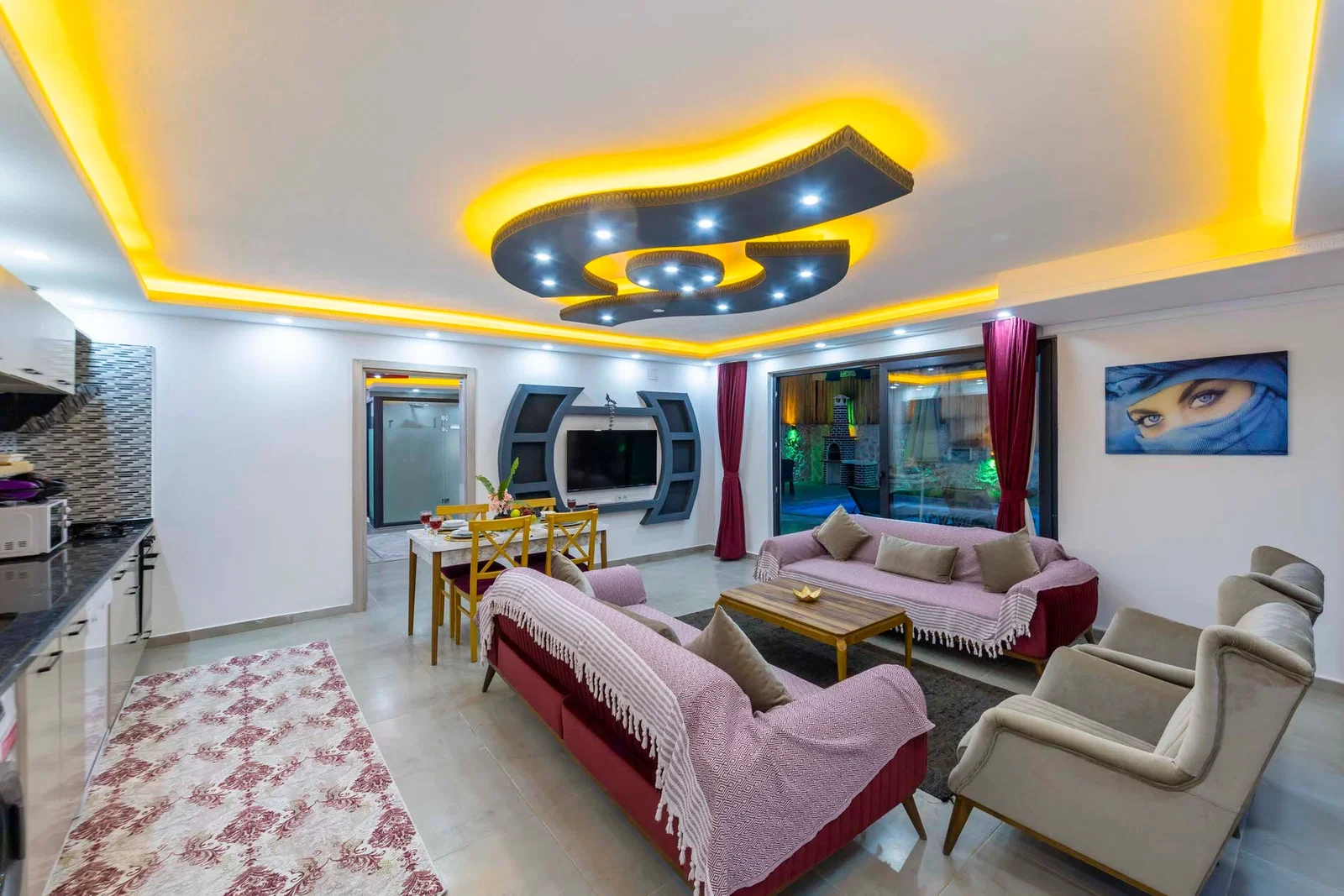 Çayköy’de Balayı Çiftlerine Uygun, Korunaklı Havuzlu, 1 Yatak Odalı, Kiralık Villa