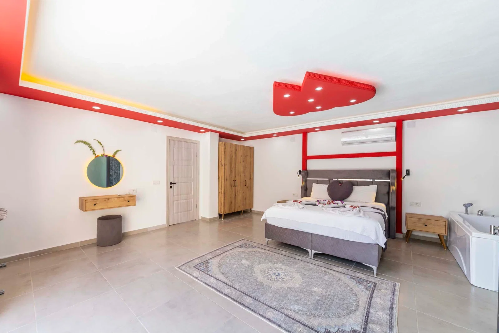 Çayköy’de Balayı Çiftlerine Uygun, Korunaklı Havuzlu, 1 Yatak Odalı, Kiralık Villa