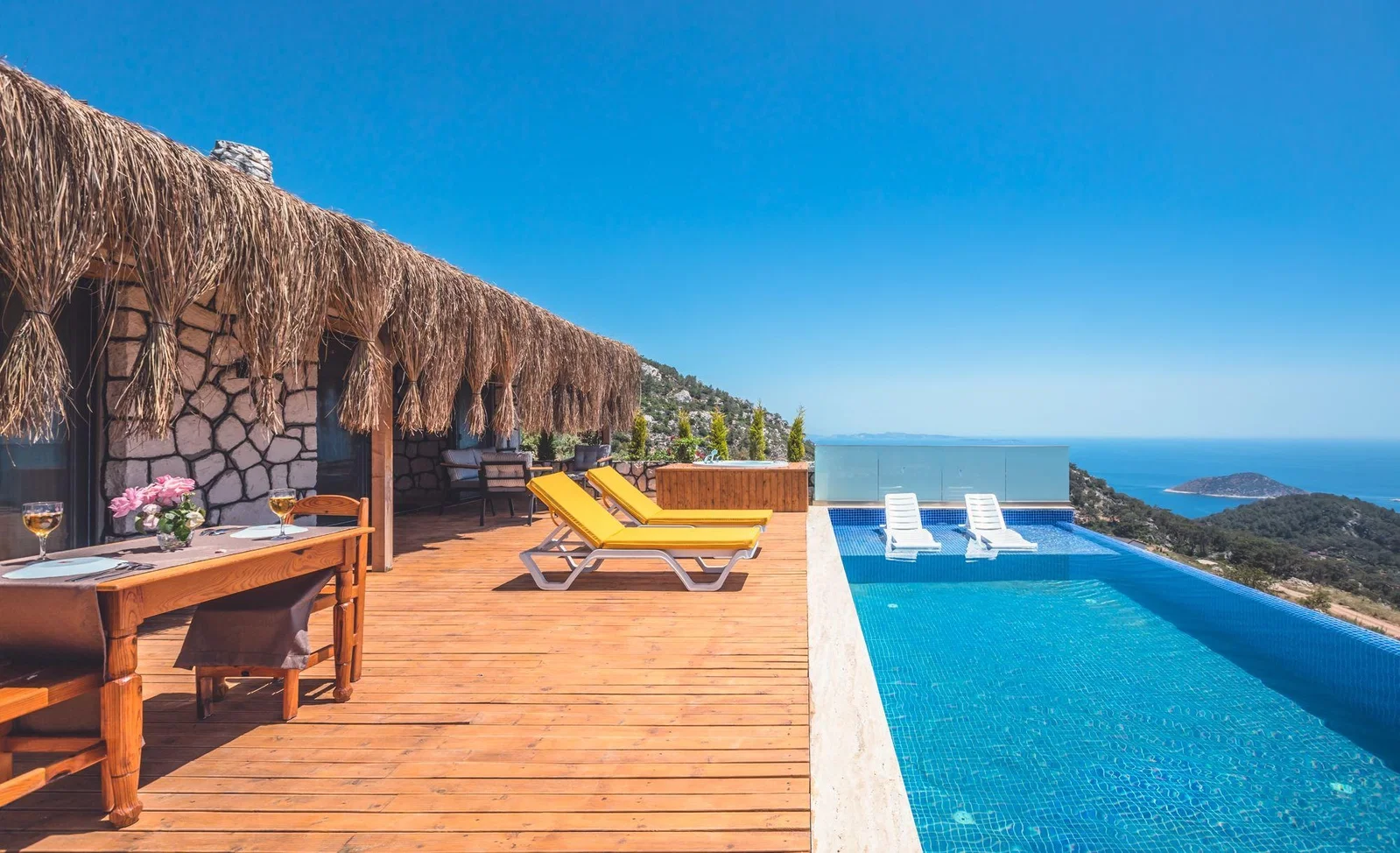 Patara’da Deniz Manzaralı, Korunaklı Havuzlu, Jakuzili, Kiralık Villa