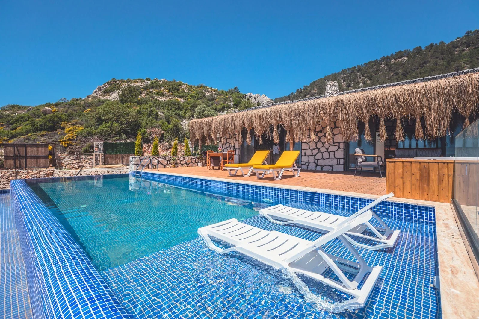 Patara’da Deniz Manzaralı, Korunaklı Havuzlu, Jakuzili, Kiralık Villa