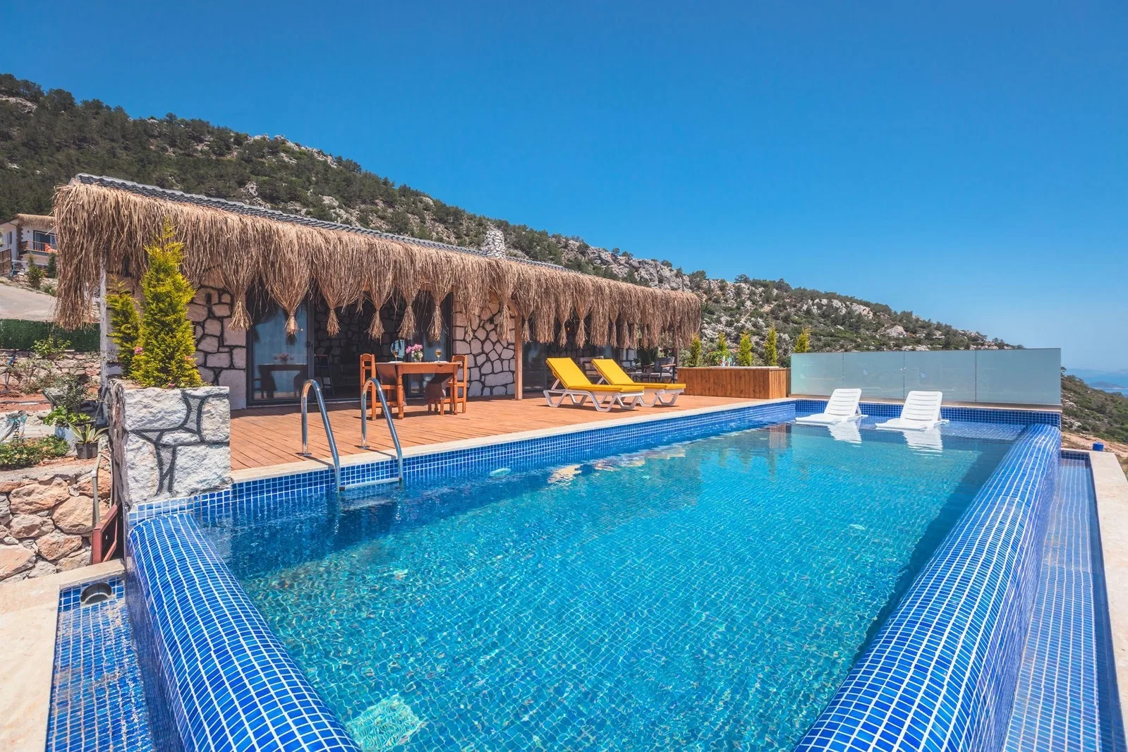 Patara’da Deniz Manzaralı, Korunaklı Havuzlu, Jakuzili, Kiralık Villa