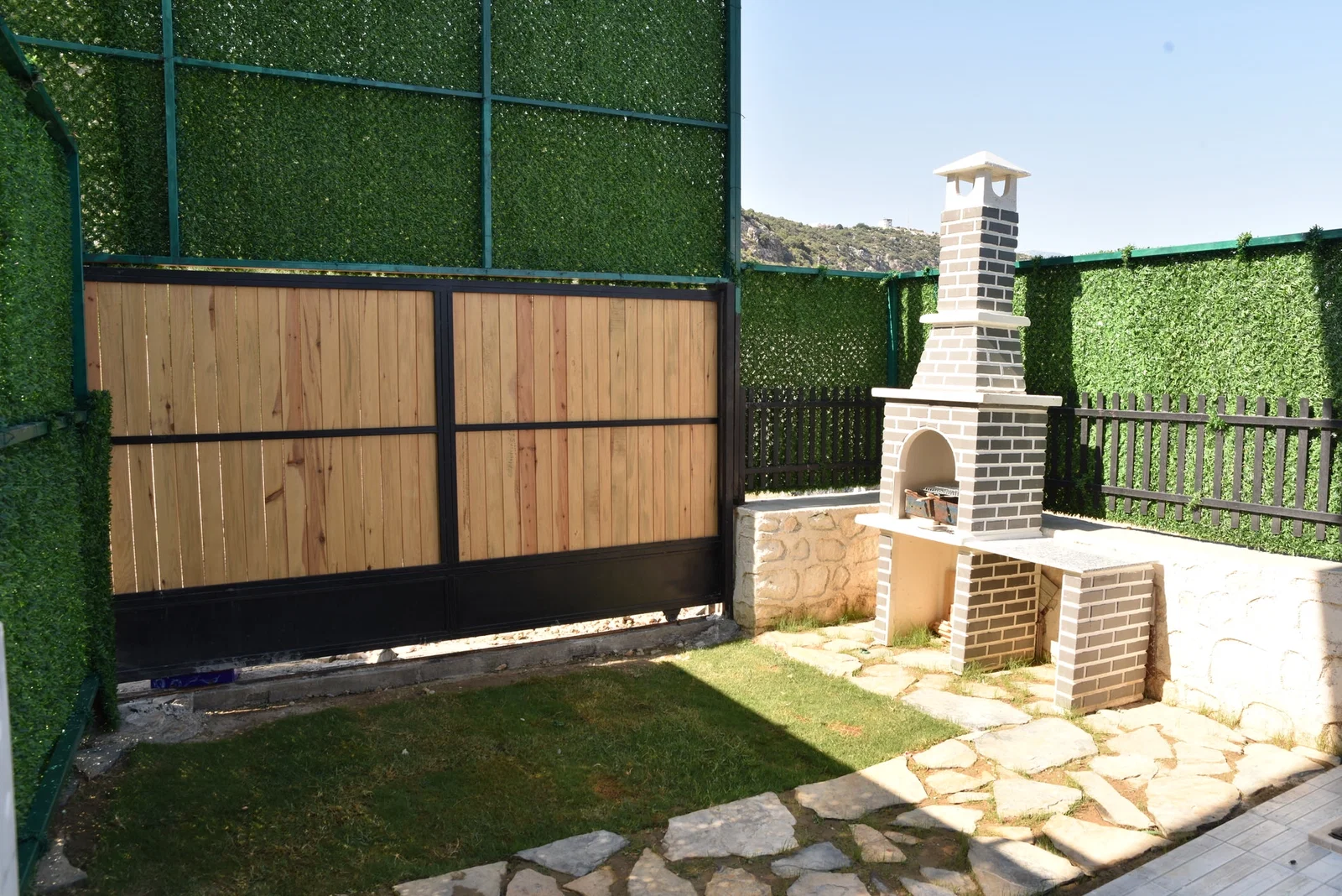 Demre’de Deniz Manzaralı, Korunaklı Havuzlu, Jakuzili, Kiralık Villa