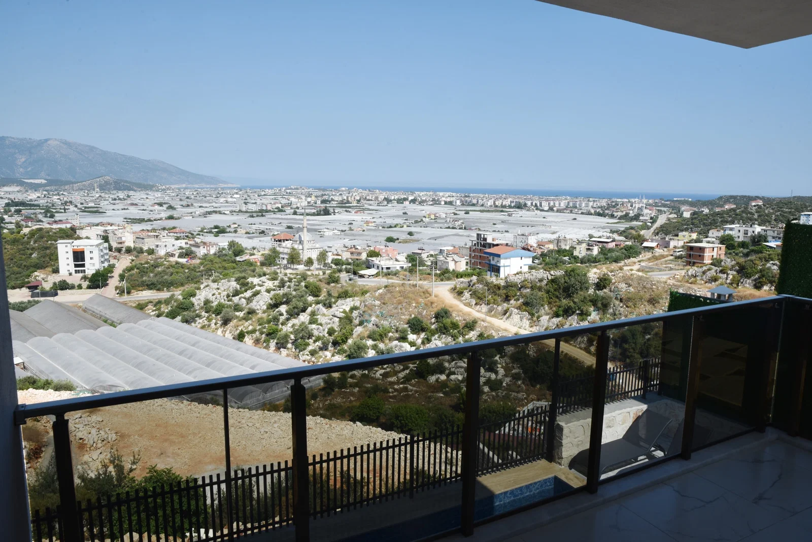Demre’de Deniz Manzaralı, Korunaklı Havuzlu, Jakuzili, Kiralık Villa