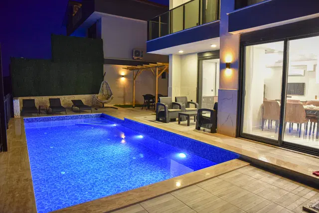 Demre’de Deniz Manzaralı, Korunaklı Havuzlu, Jakuzili, Kiralık Villa