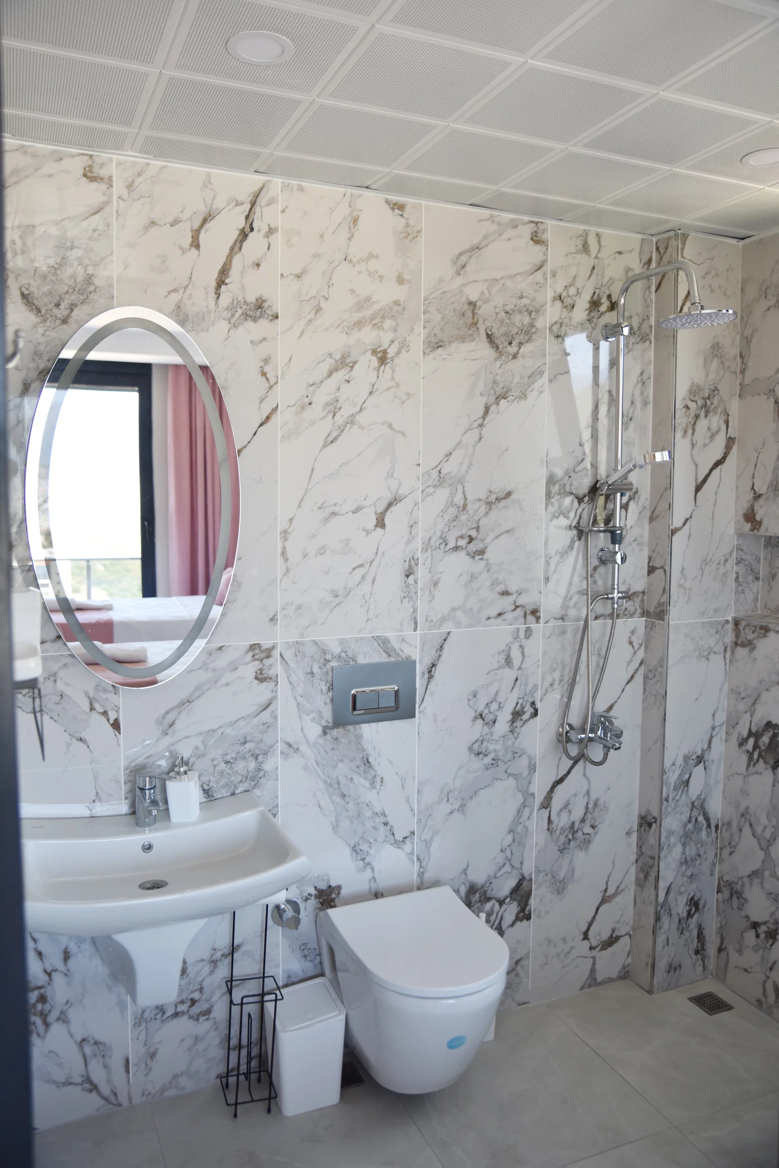 Demre’de Deniz Manzaralı, Korunaklı Havuzlu, Jakuzili, Kiralık Villa