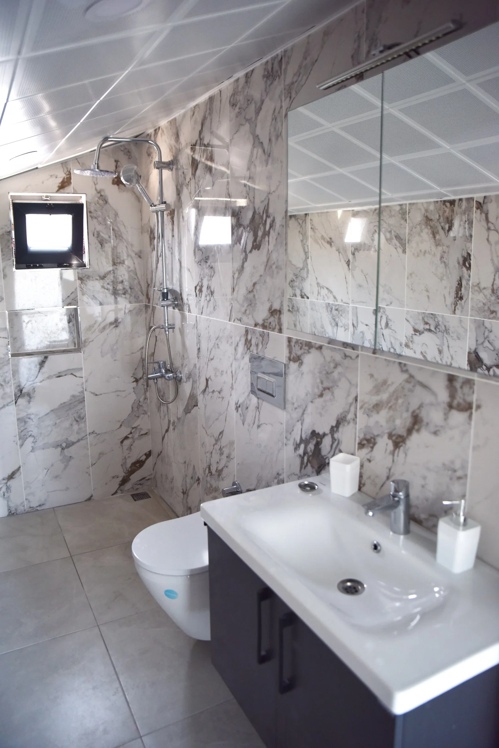 Demre’de Deniz Manzaralı, Korunaklı Havuzlu, Jakuzili, Kiralık Villa