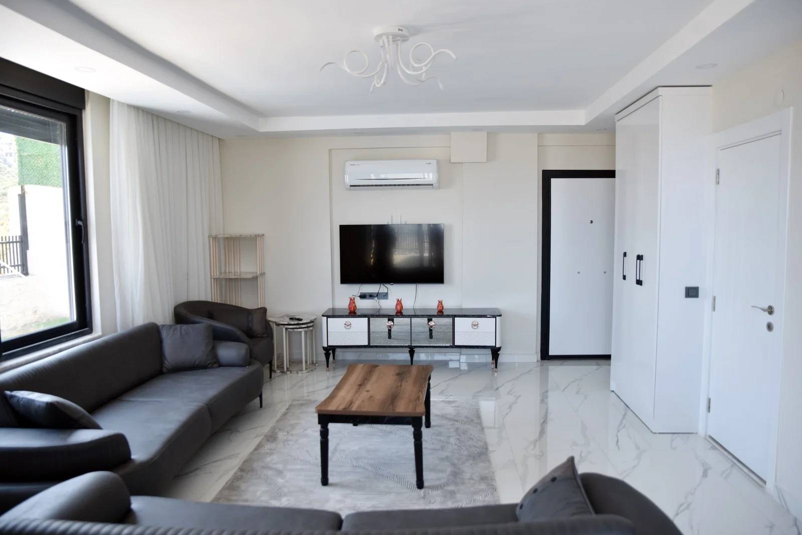 Demre’de Deniz Manzaralı, Korunaklı Havuzlu, 6 Kişilik, Kiralık Villa