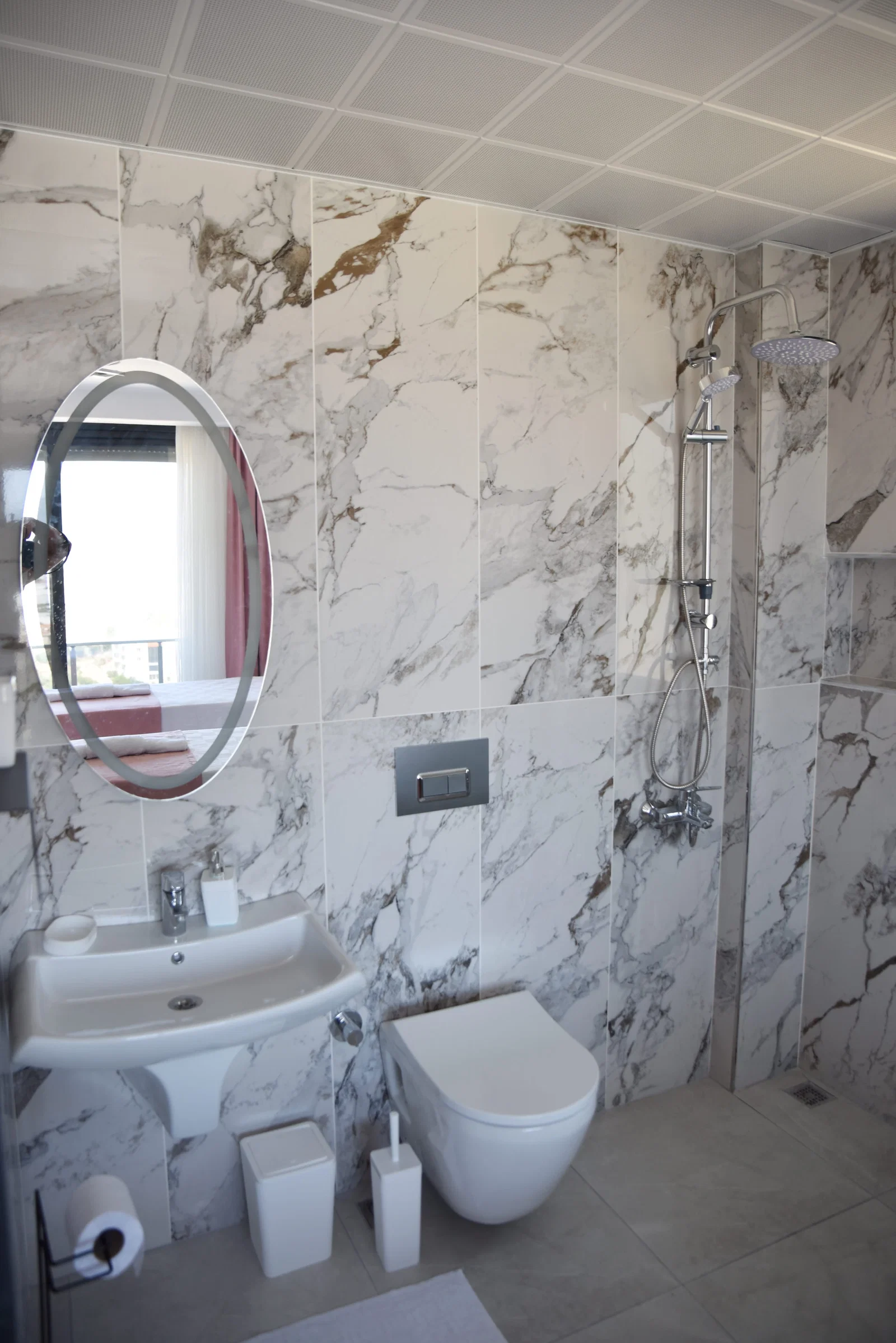 Demre’de Deniz Manzaralı, Korunaklı Havuzlu, 6 Kişilik, Kiralık Villa