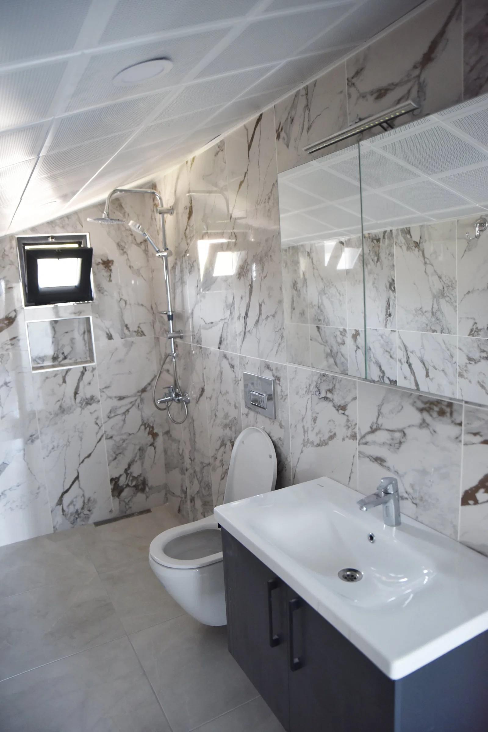 Demre’de Deniz Manzaralı, Korunaklı Havuzlu, 6 Kişilik, Kiralık Villa