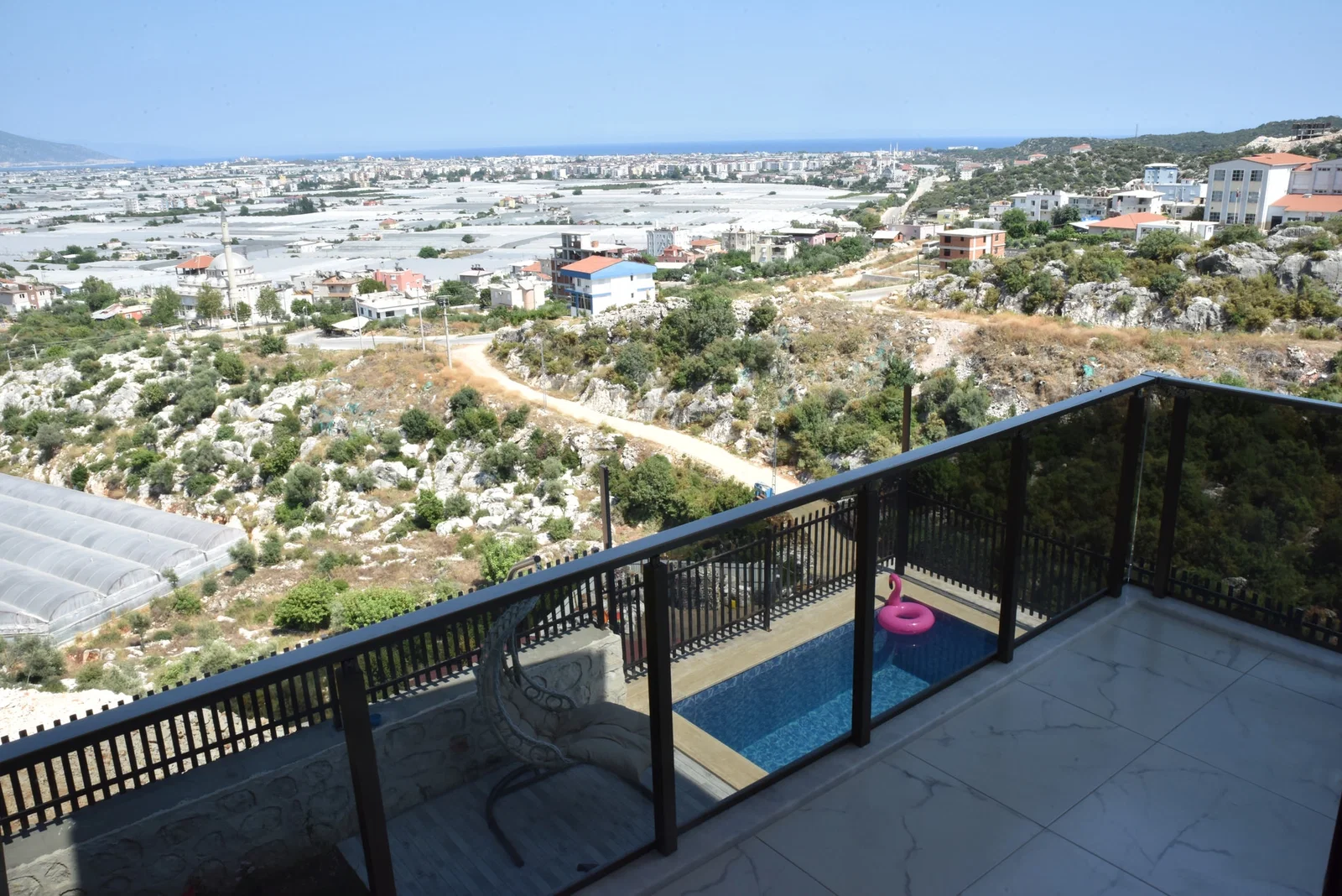 Demre’de Deniz Manzaralı, Korunaklı Havuzlu, 6 Kişilik, Kiralık Villa