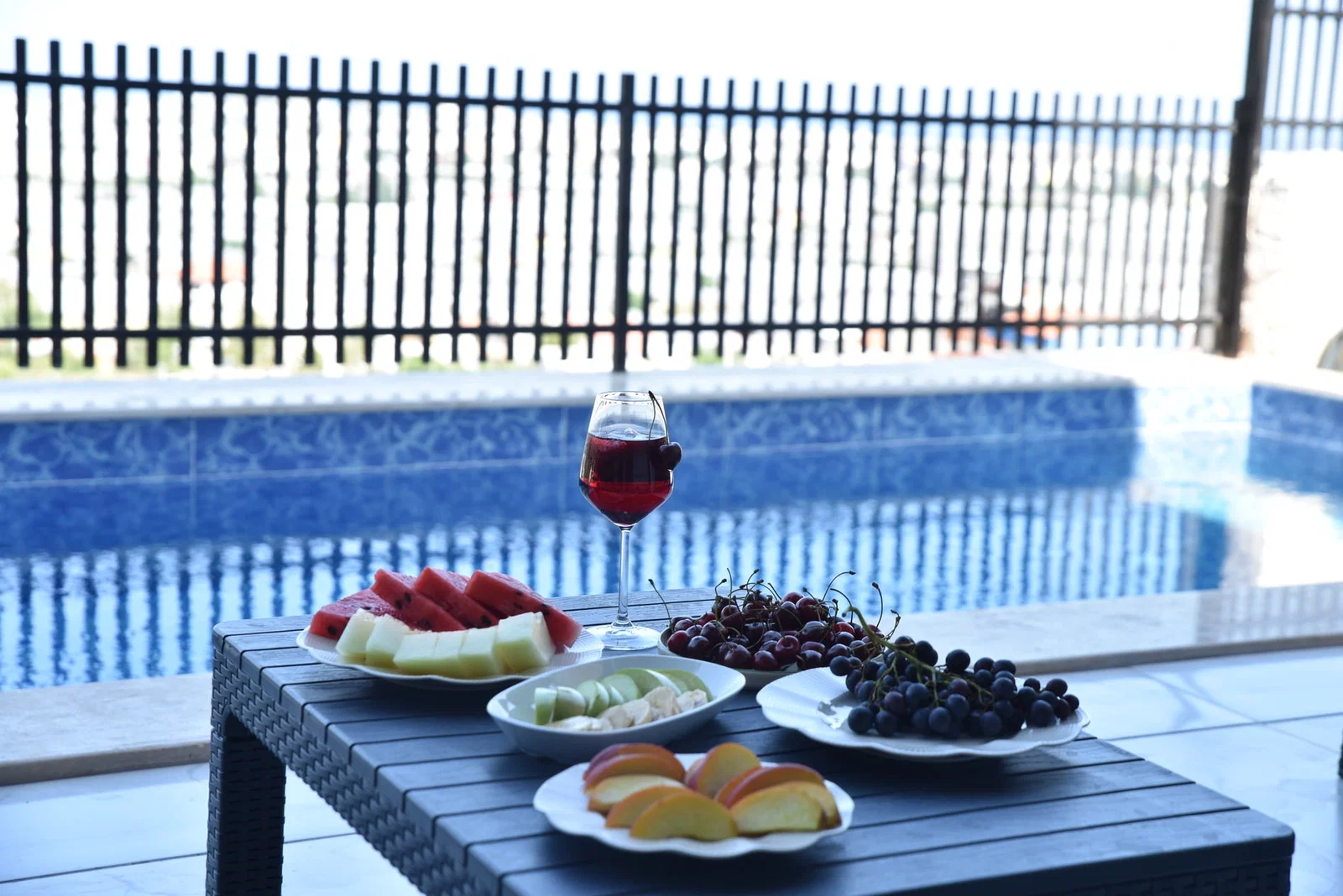 Demre’de Deniz Manzaralı, Korunaklı Havuzlu, 6 Kişilik, Kiralık Villa