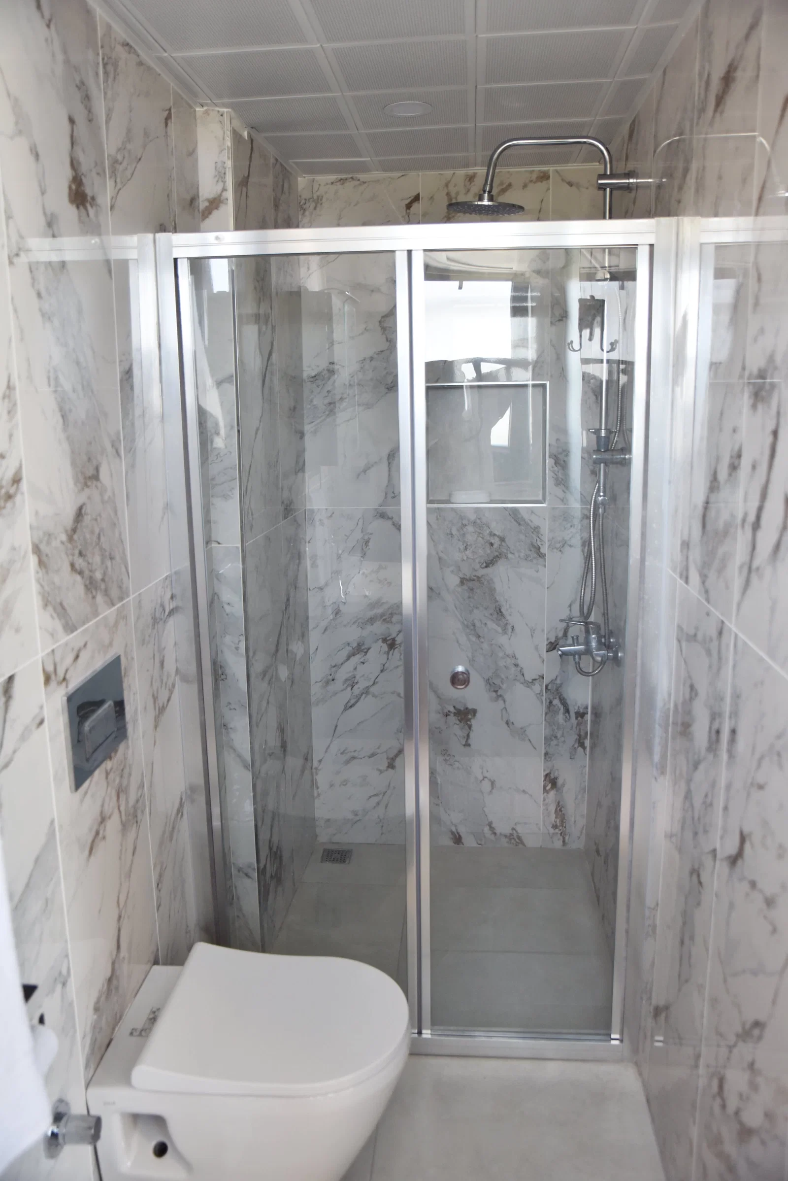 Demre’de Deniz Manzaralı, Korunaklı Havuzlu, 6 Kişilik, Kiralık Villa