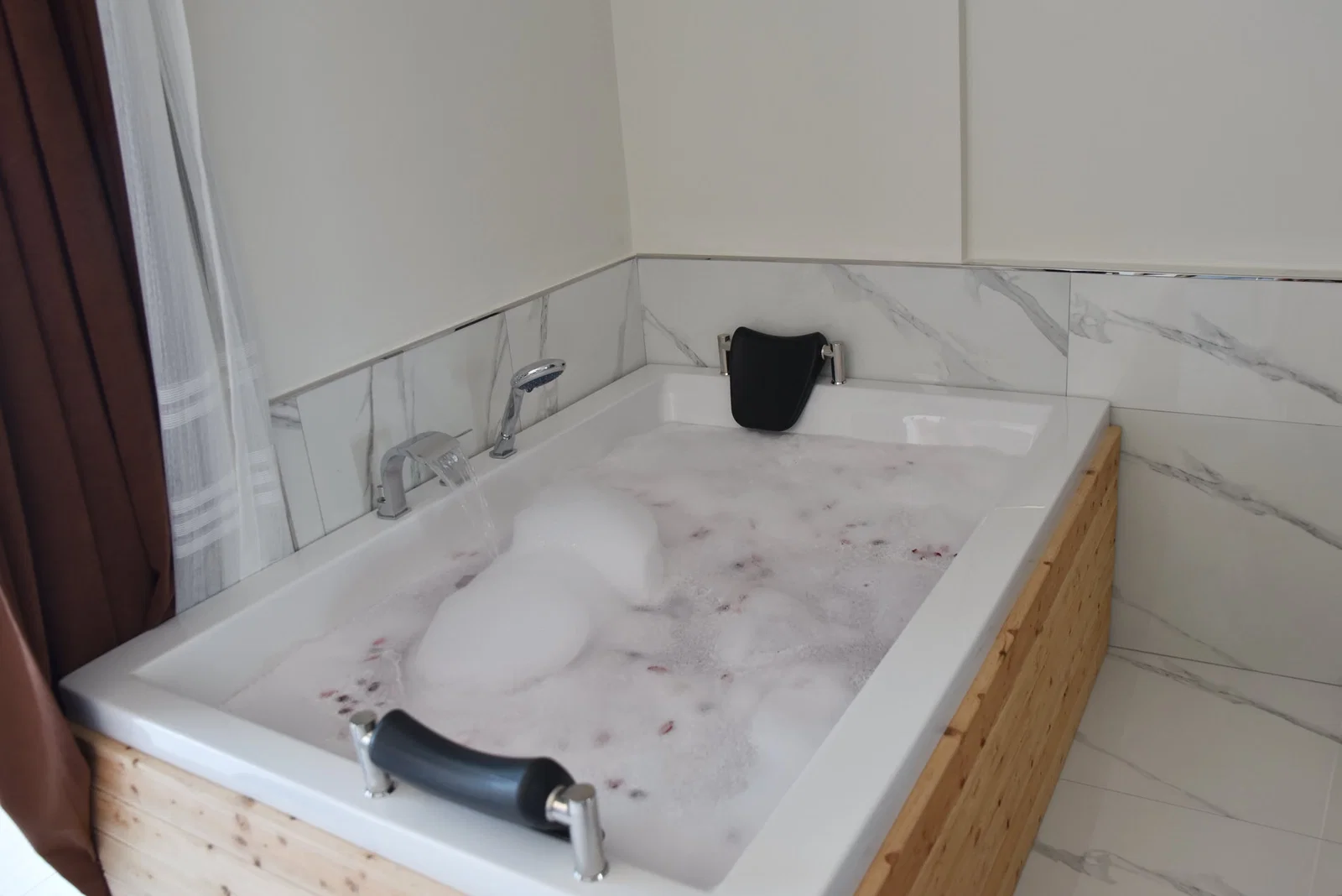 Demre’de Deniz Manzaralı, Korunaklı Havuzlu, 6 Kişilik, Kiralık Villa