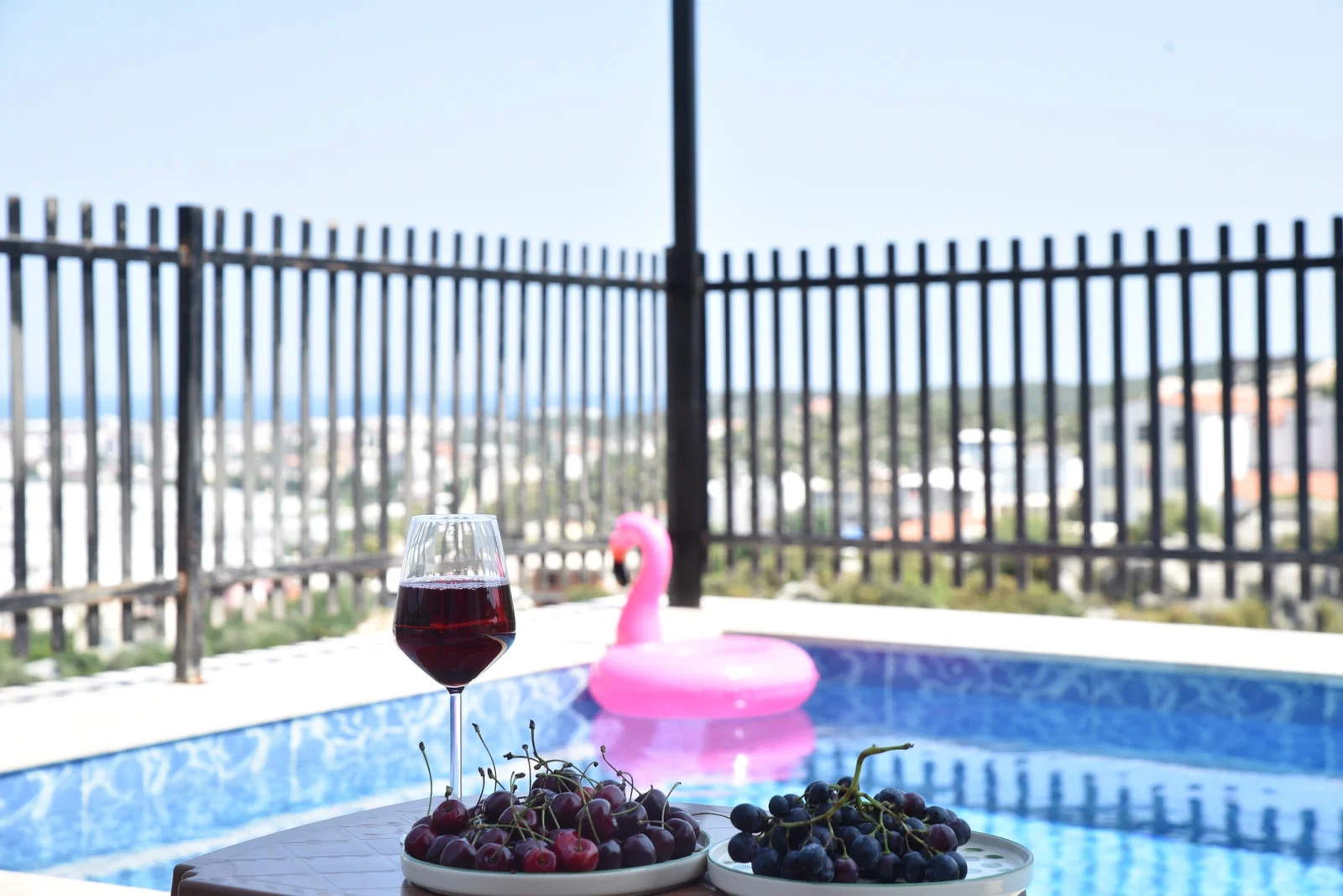 Demre’de Deniz Manzaralı, Korunaklı Havuzlu, 6 Kişilik, Kiralık Villa
