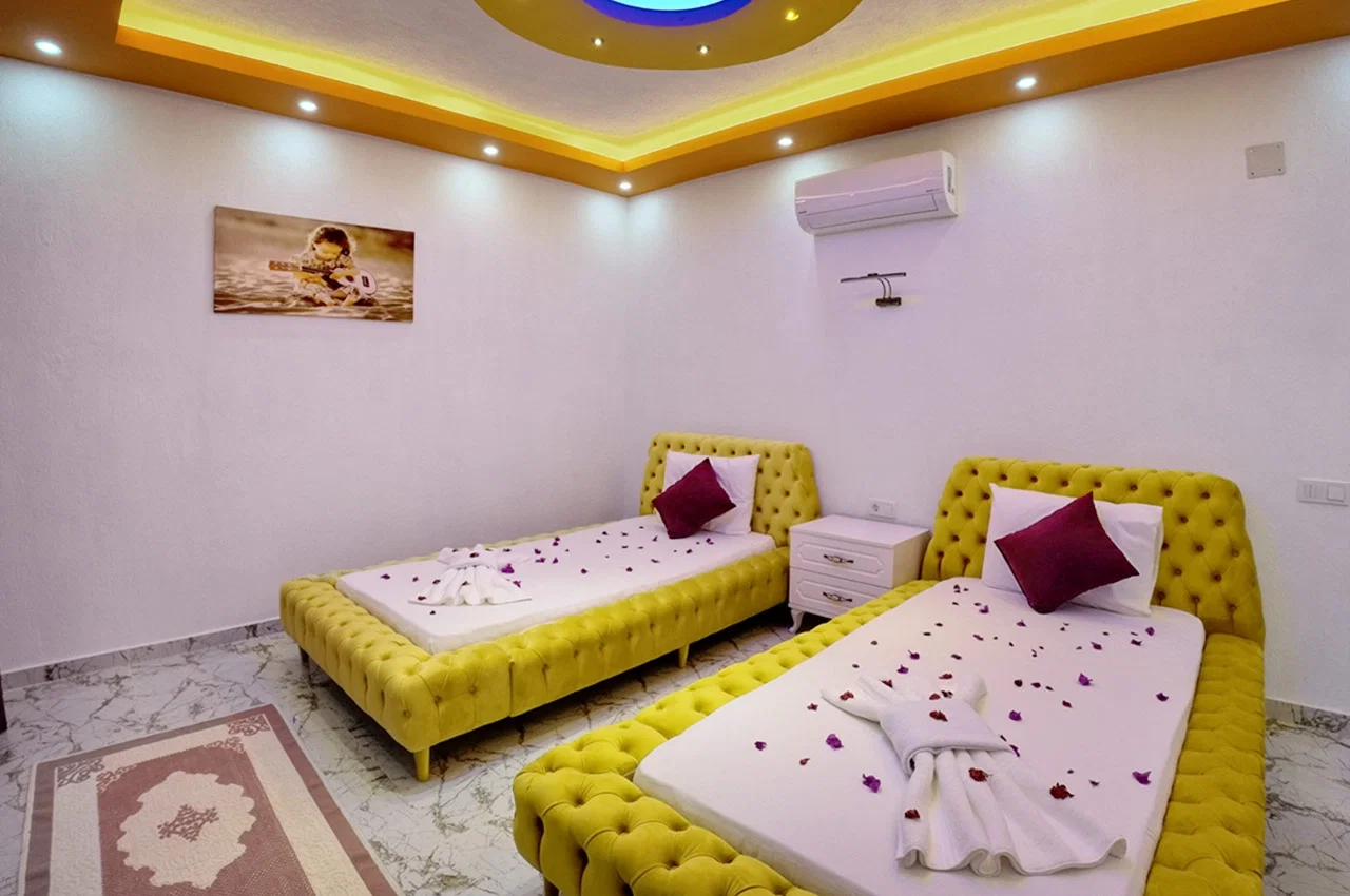 Çayköy’de Balayı Çiftlerine Uygun, Korunaklı Havuzlu, 2 Yatak Odalı, Kiralık Villa