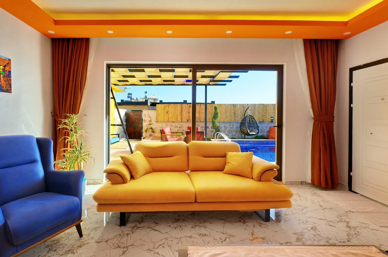 Çayköy’de Balayı Çiftlerine Uygun, Korunaklı Havuzlu, 2 Yatak Odalı, Kiralık Villa