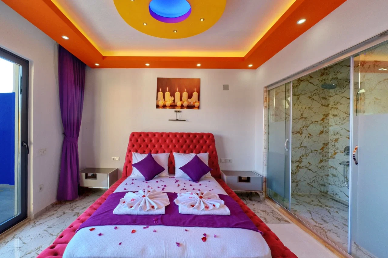 Çayköy’de Balayı Çiftlerine Uygun, Korunaklı Havuzlu, 2 Yatak Odalı, Kiralık Villa